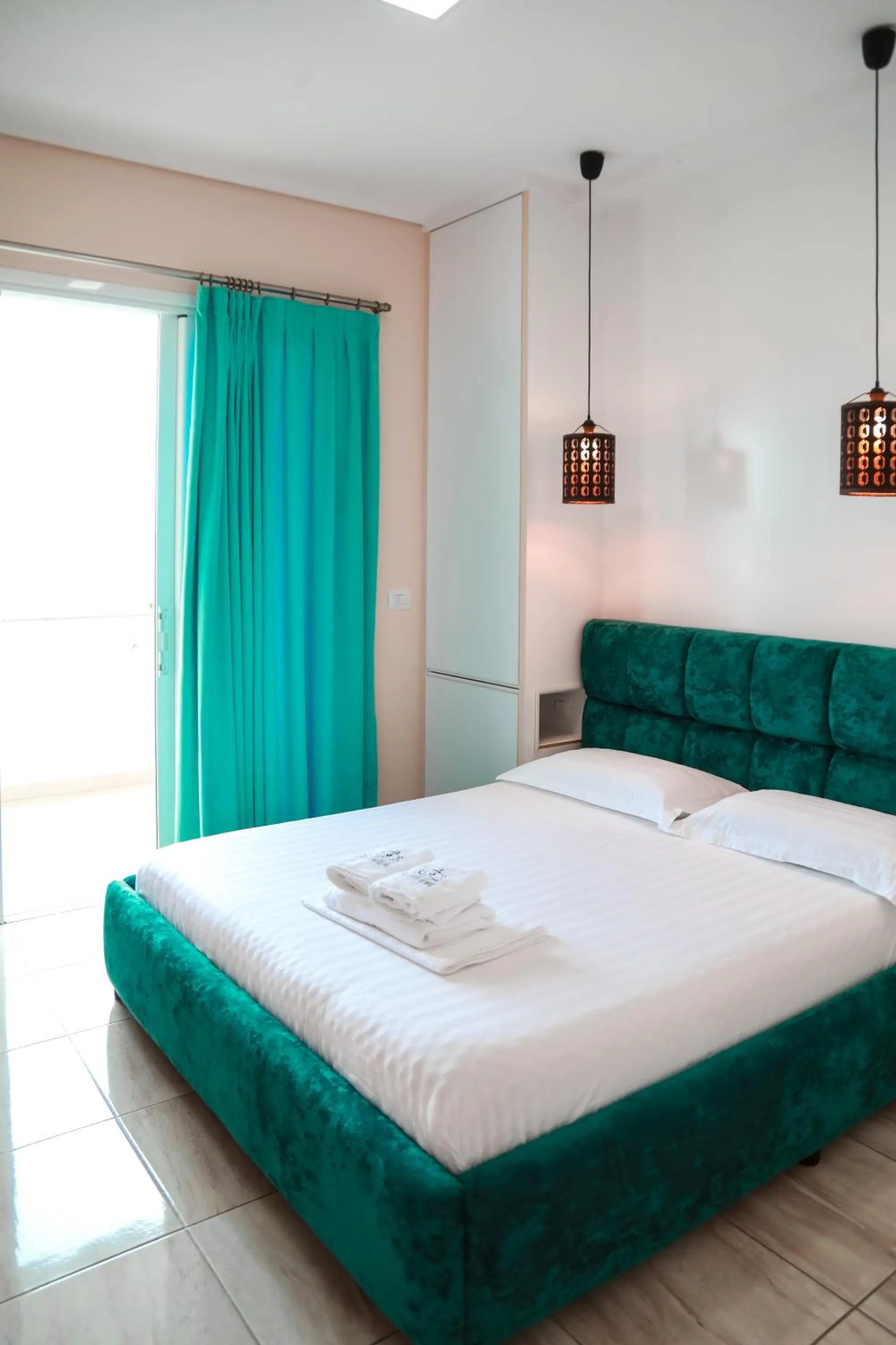 Bed in Vila e Bardhe Butique Hotel