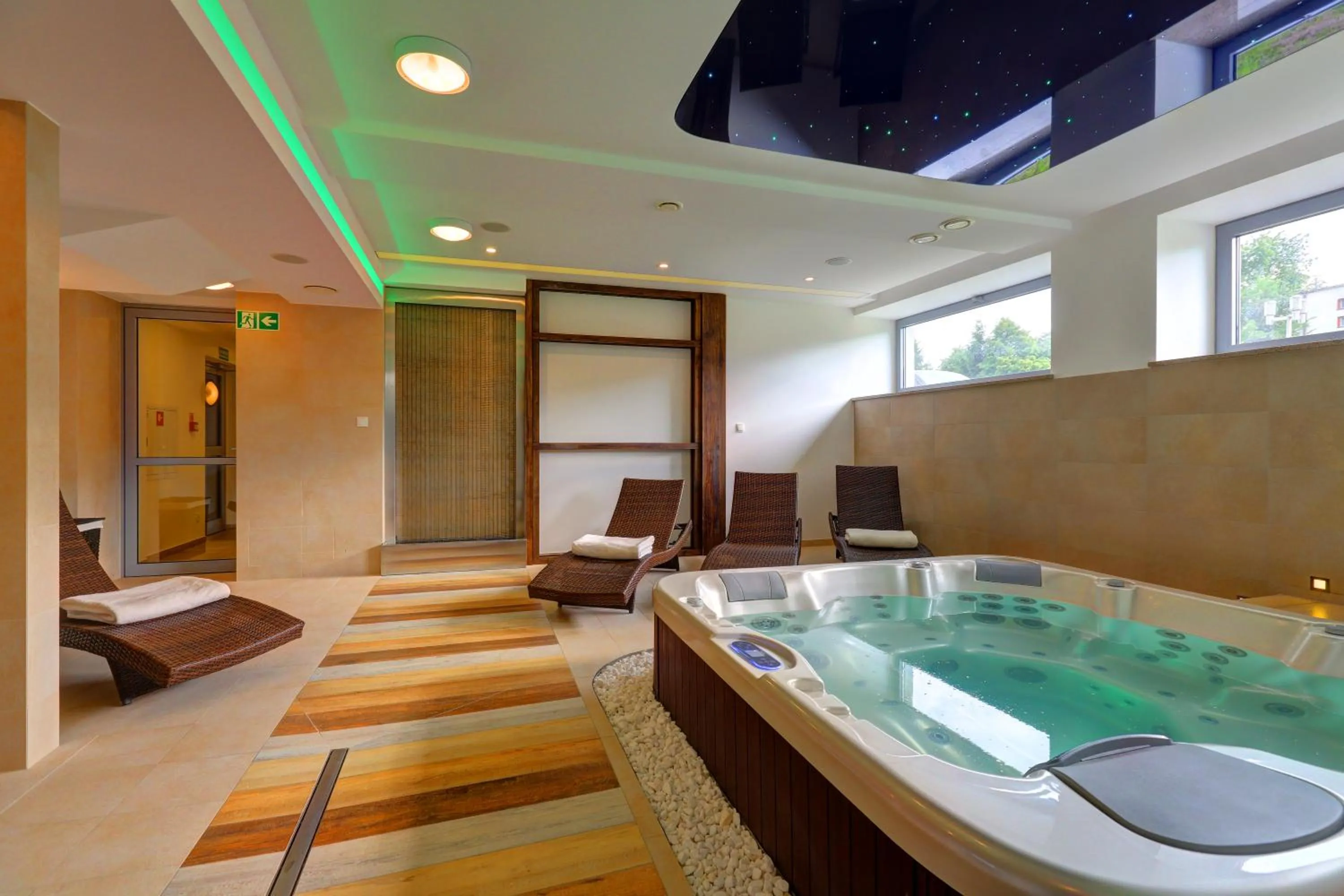 Hot Tub in Hotel SKAL Medi SPA & Resort