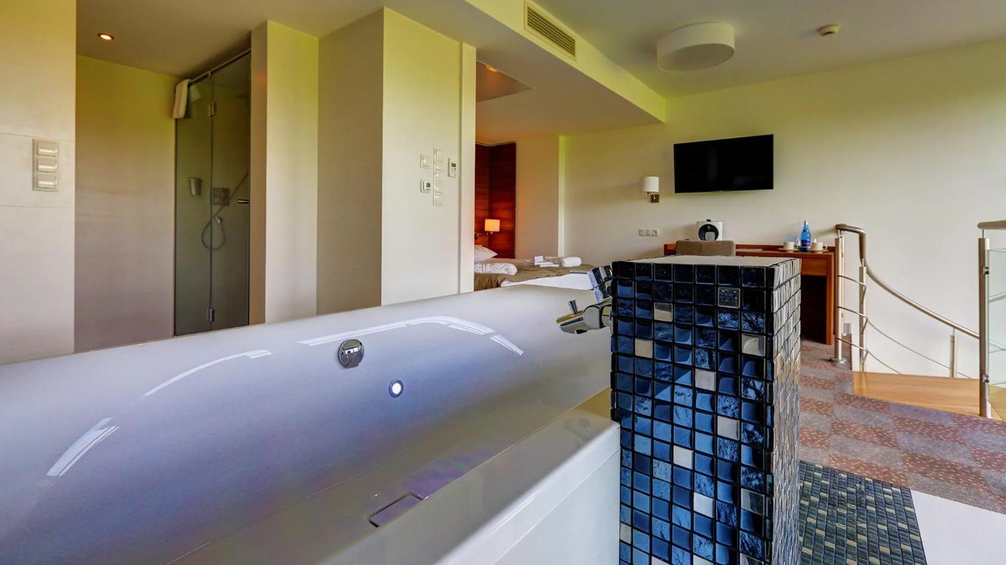 Hot Tub in Hotel SKAL Medi SPA & Resort