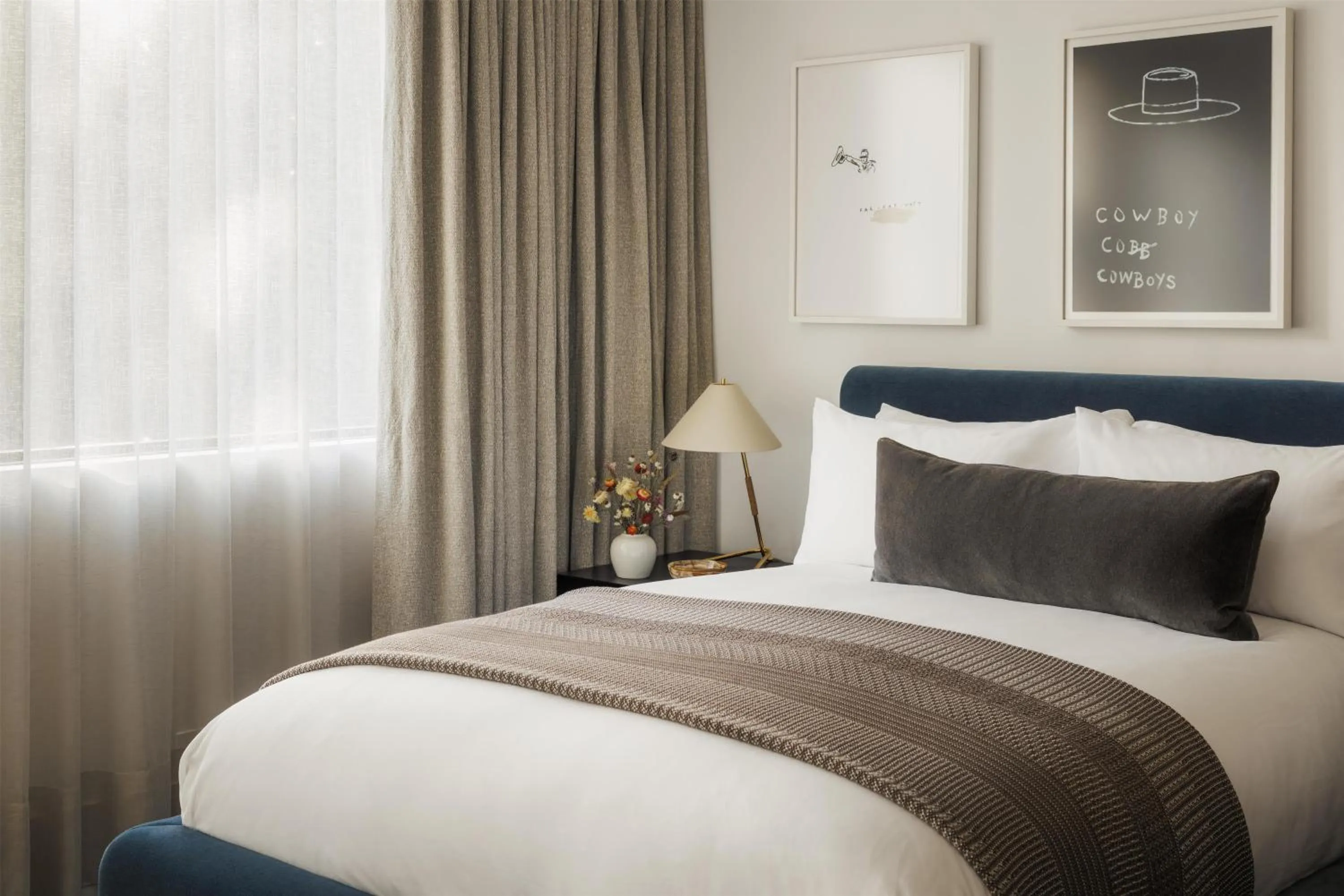 Photo of the whole room, Bed in One&Only Moonlight Basin