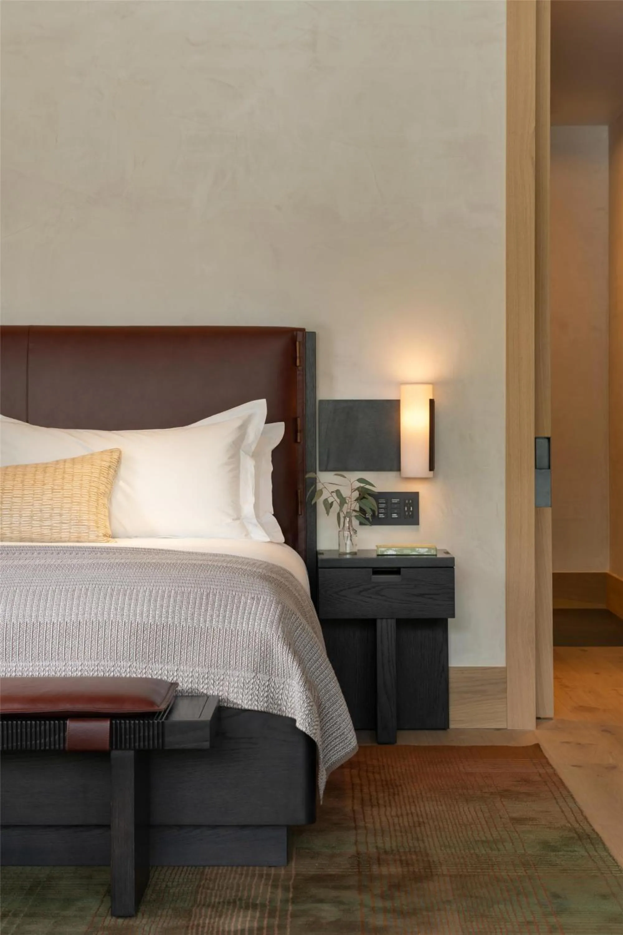 Photo of the whole room, Bed in One&Only Moonlight Basin