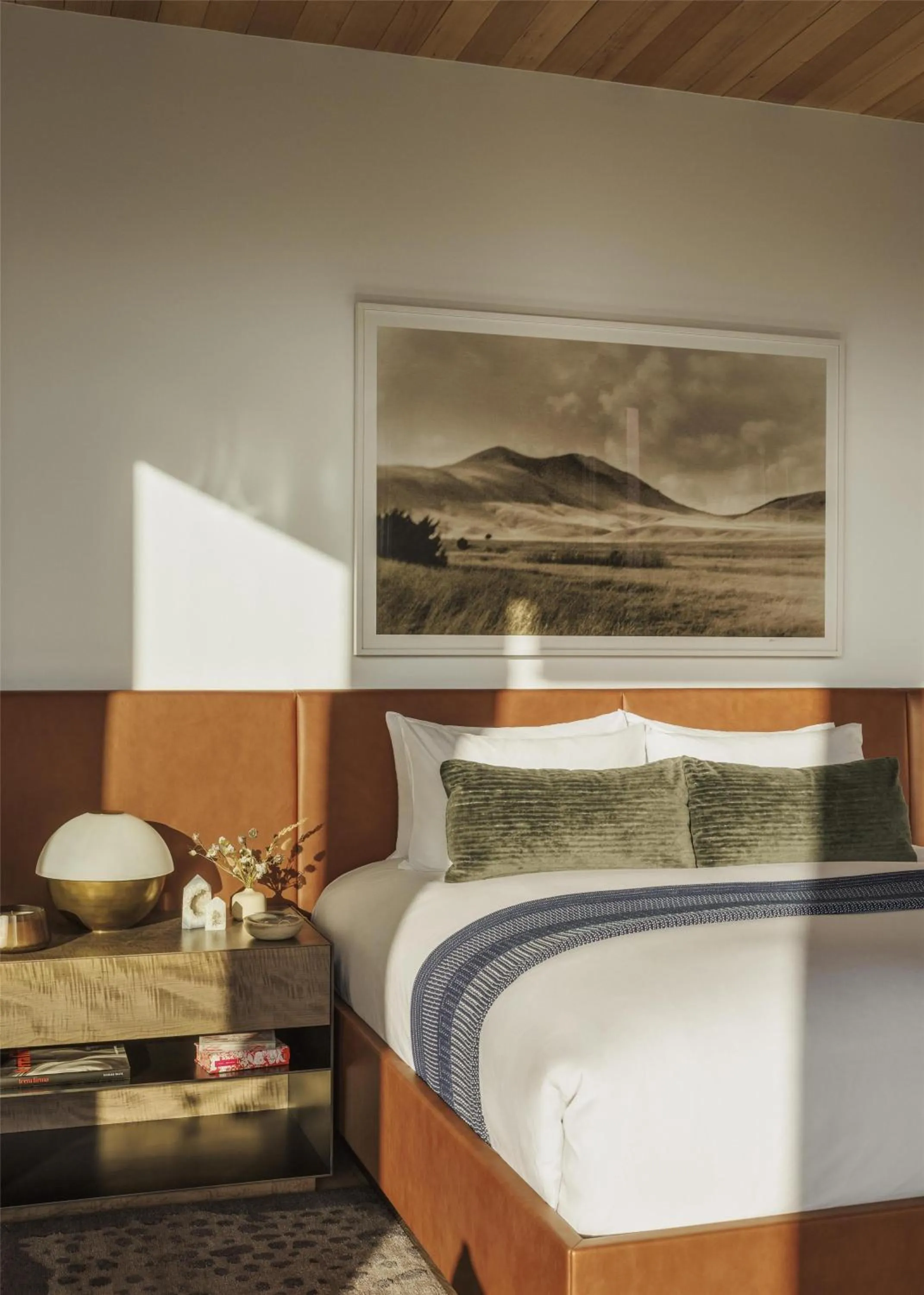 Photo of the whole room, Bed in One&Only Moonlight Basin