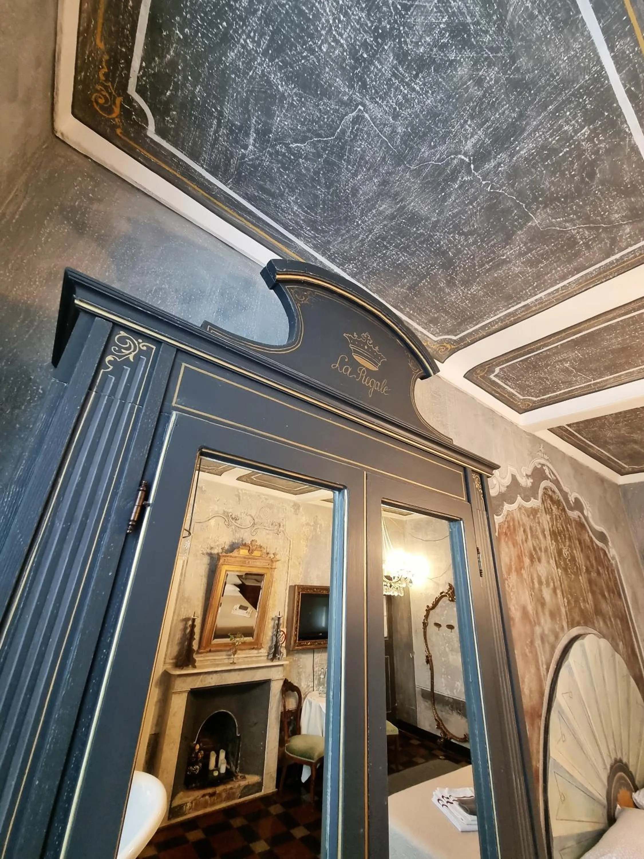 Decorative detail in La Corte B&B