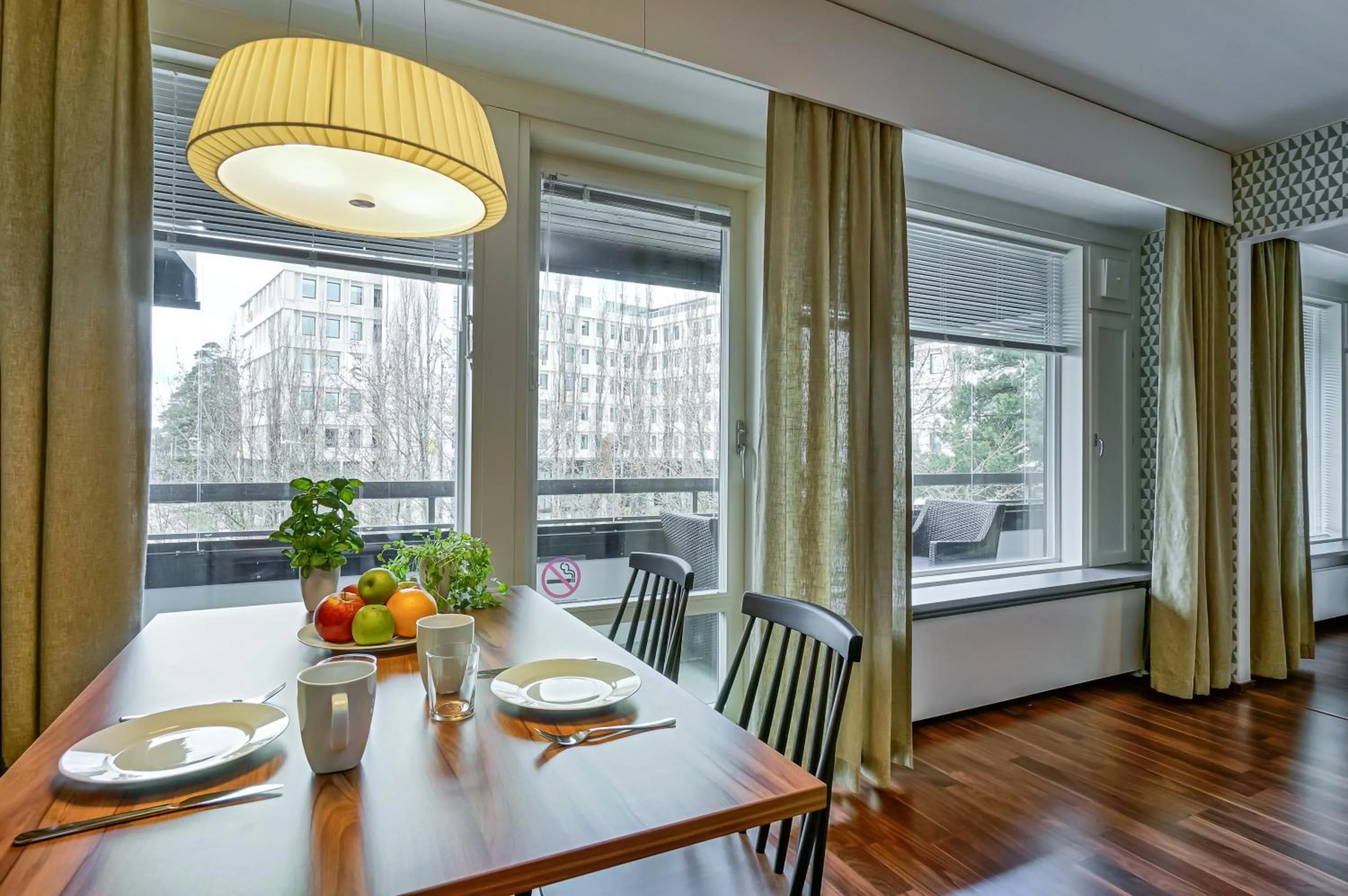 Dining area in Forenom Serviced Apartments Espoo Tapiola