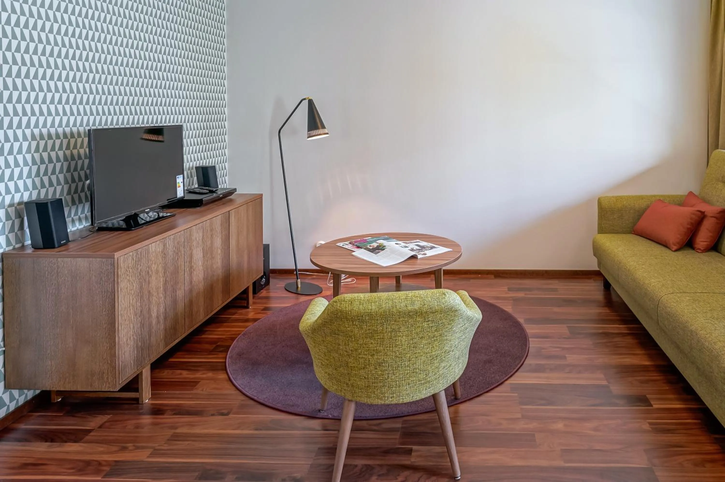 TV and multimedia in Forenom Serviced Apartments Espoo Tapiola