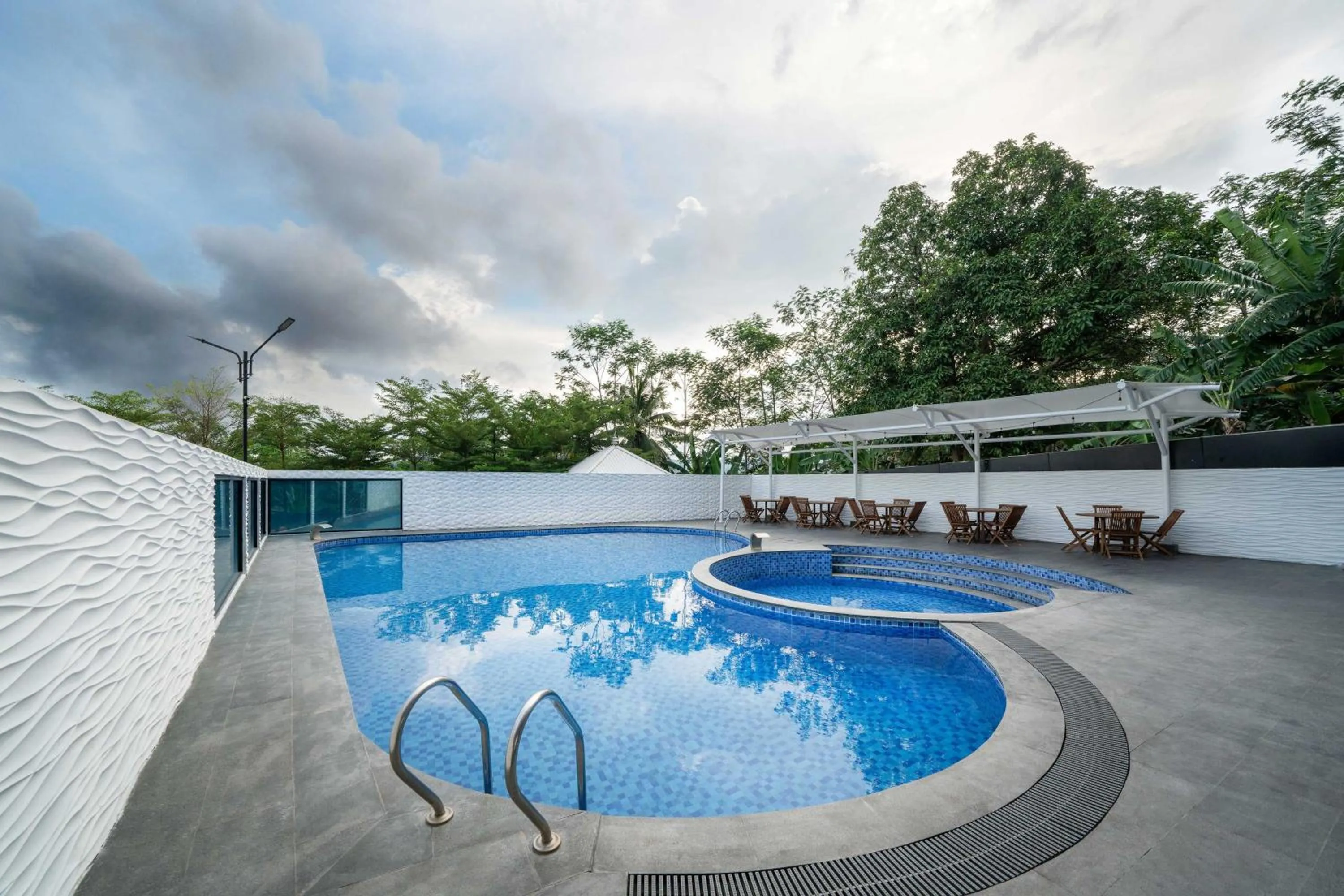 Swimming pool in KYRIAD M2 LAMPUNG