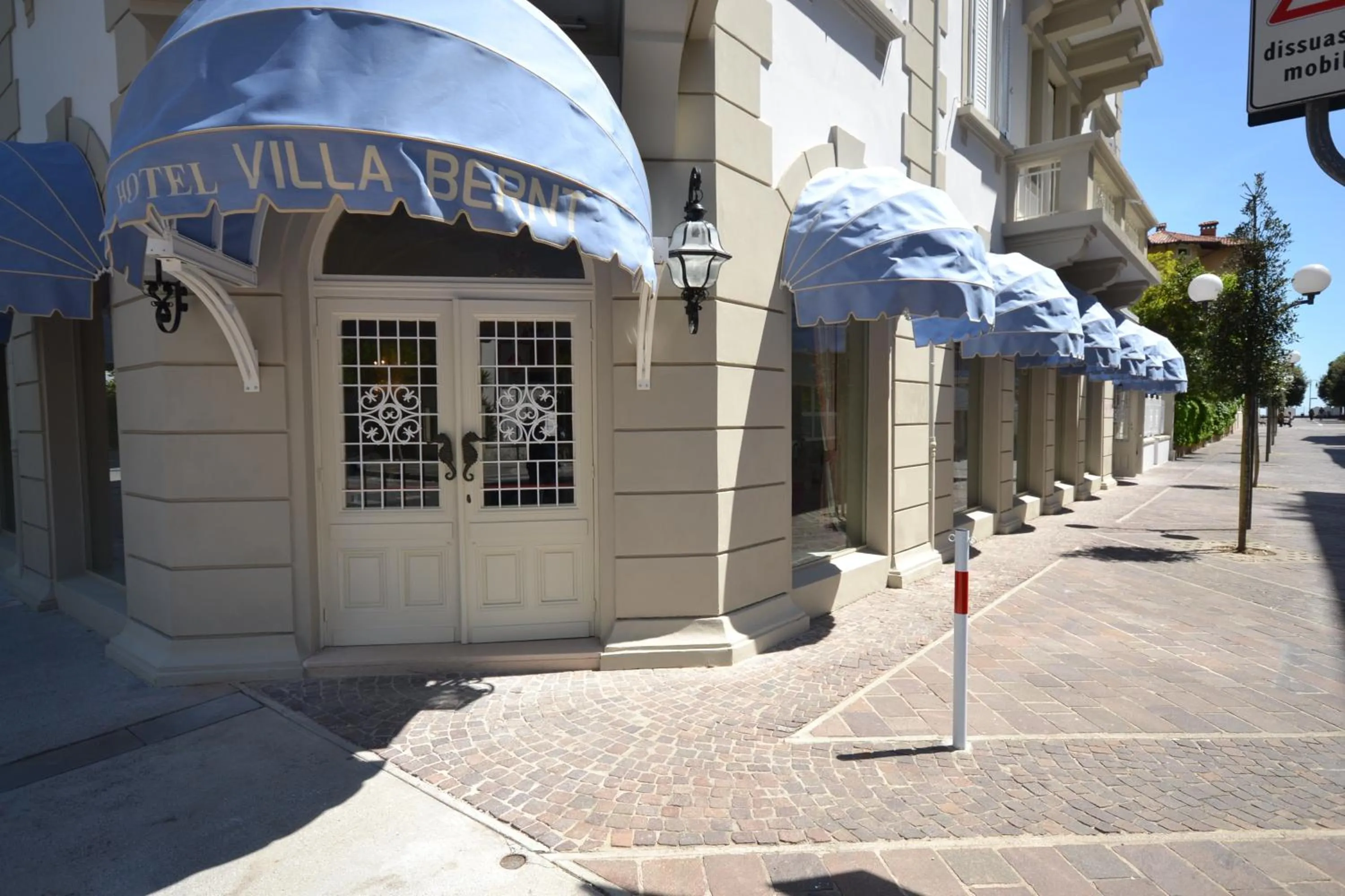 Facade/entrance in Hotel Villa Bernt