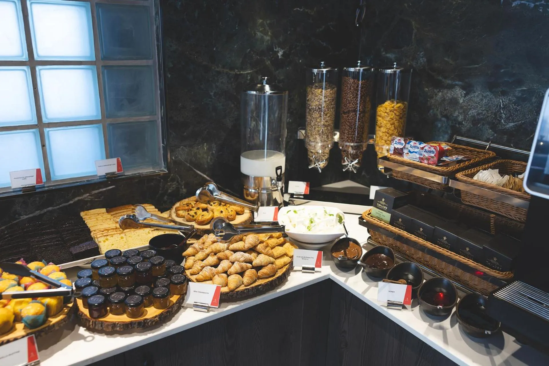 Breakfast in VITA Hotel & Rooftop