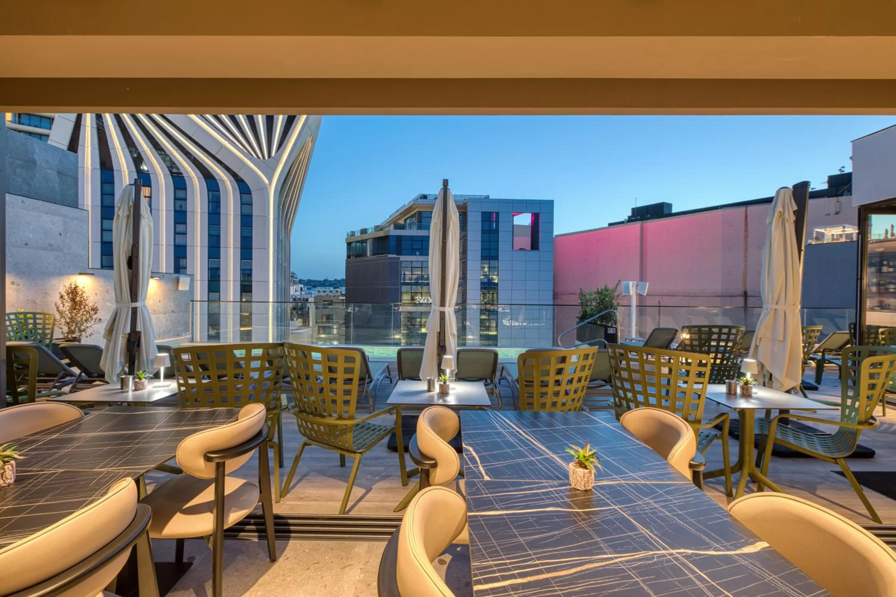 Restaurant/places to eat in VITA Hotel & Rooftop