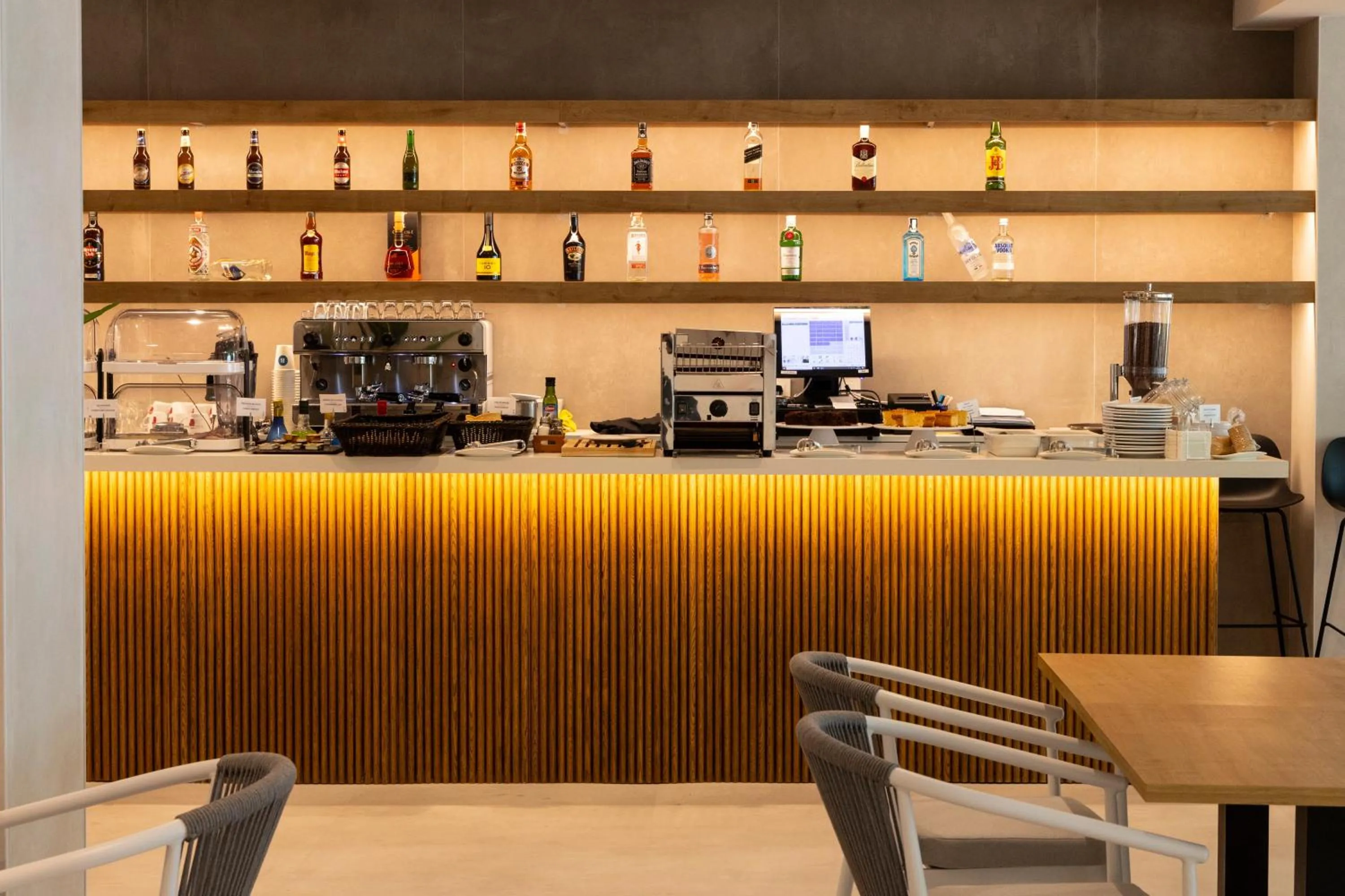 Lounge or bar in Hotel Calella by Beatriz Hoteles