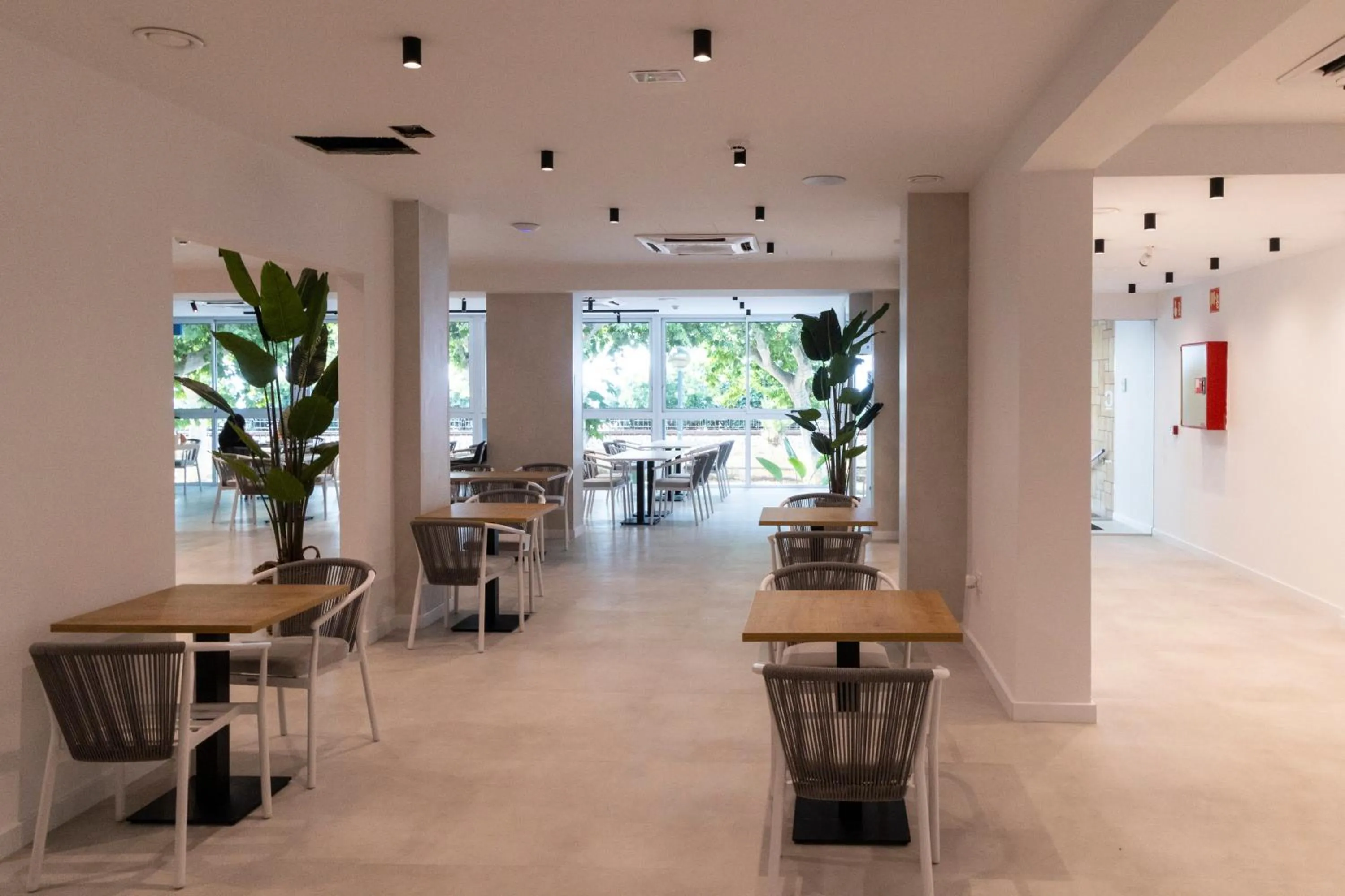 Lounge or bar in Hotel Calella by Beatriz Hoteles