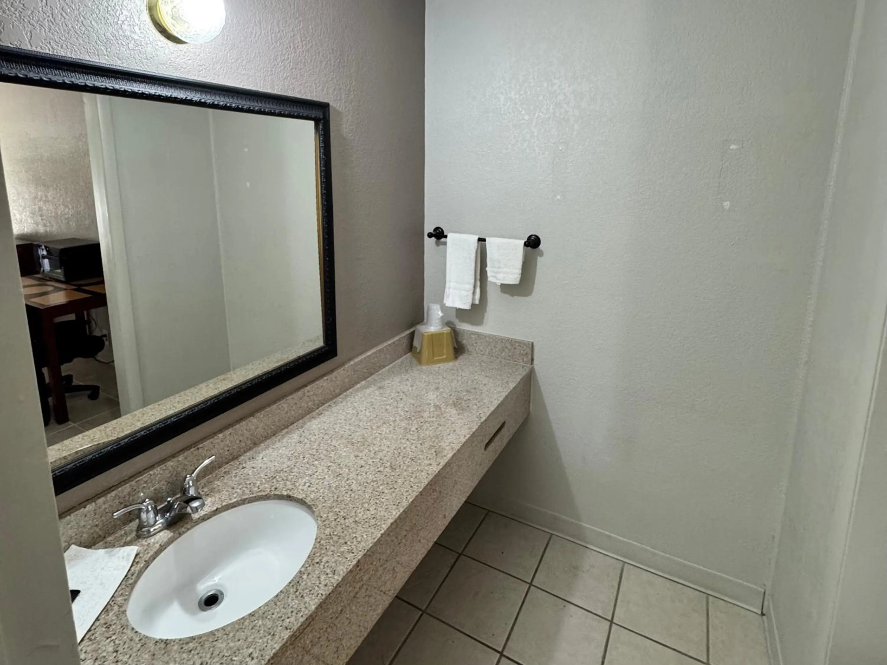 Bathroom in OYO Hotel Phenix City