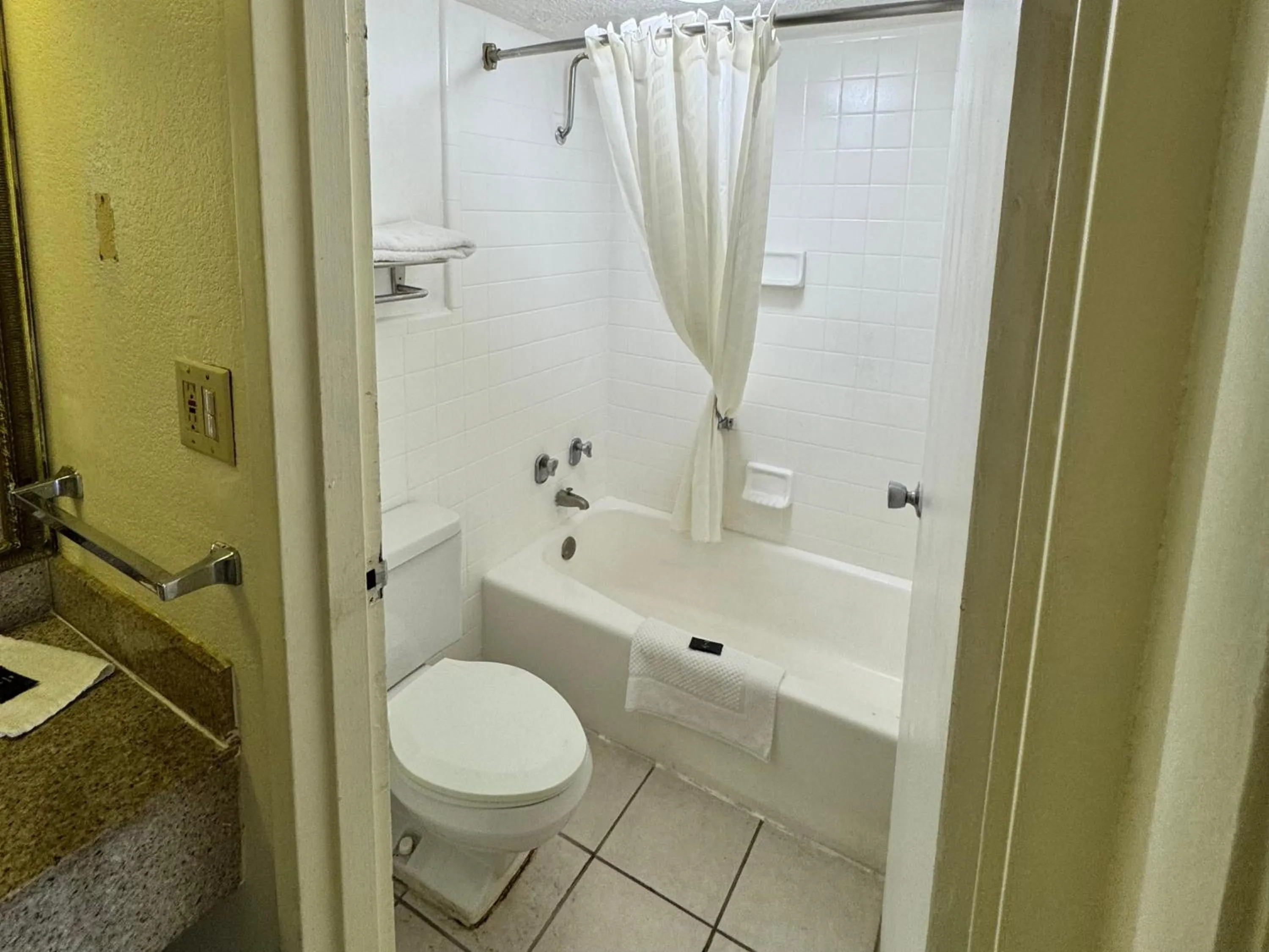 Bathroom in OYO Hotel Phenix City