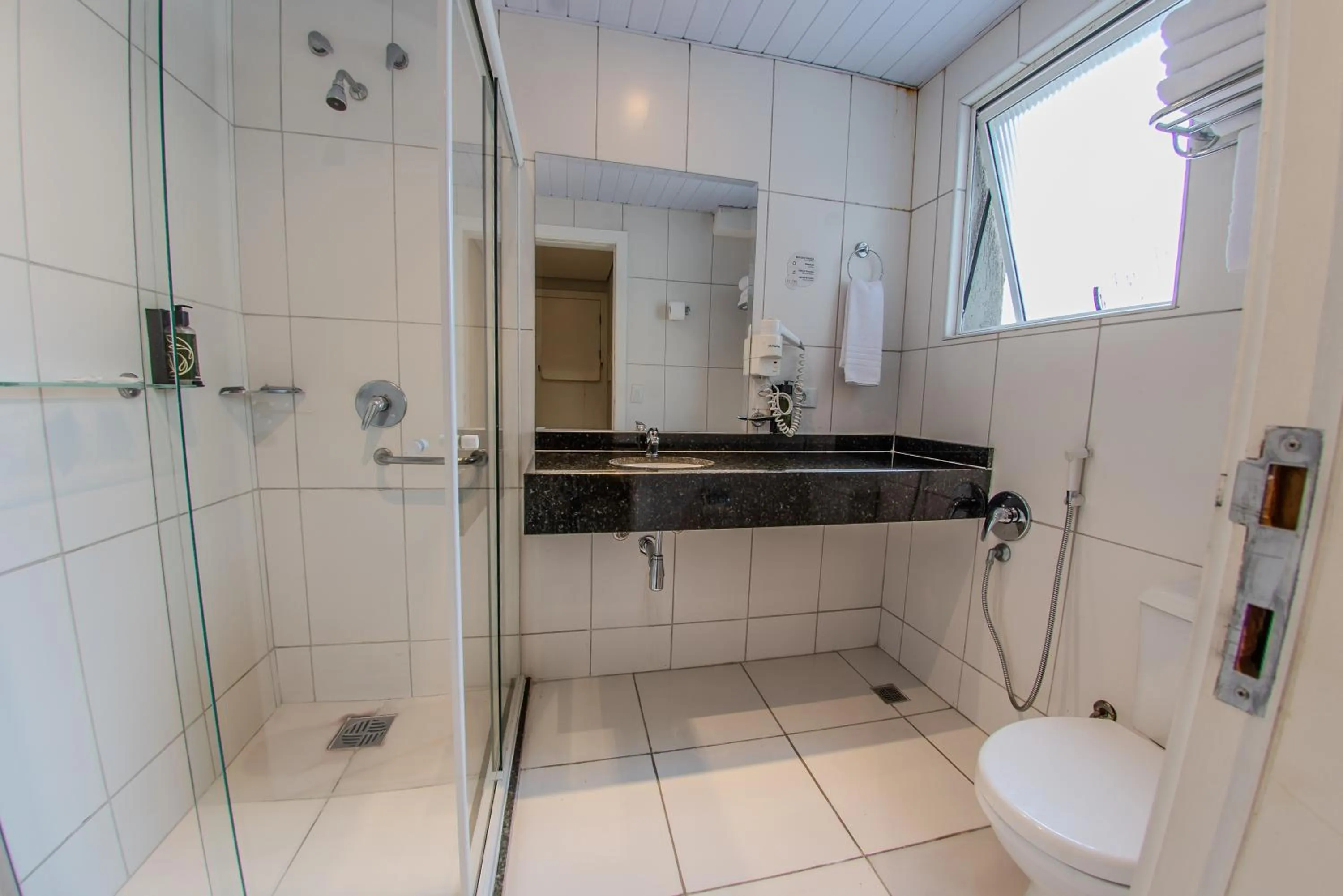 Bathroom in Hotel Centro Europeu