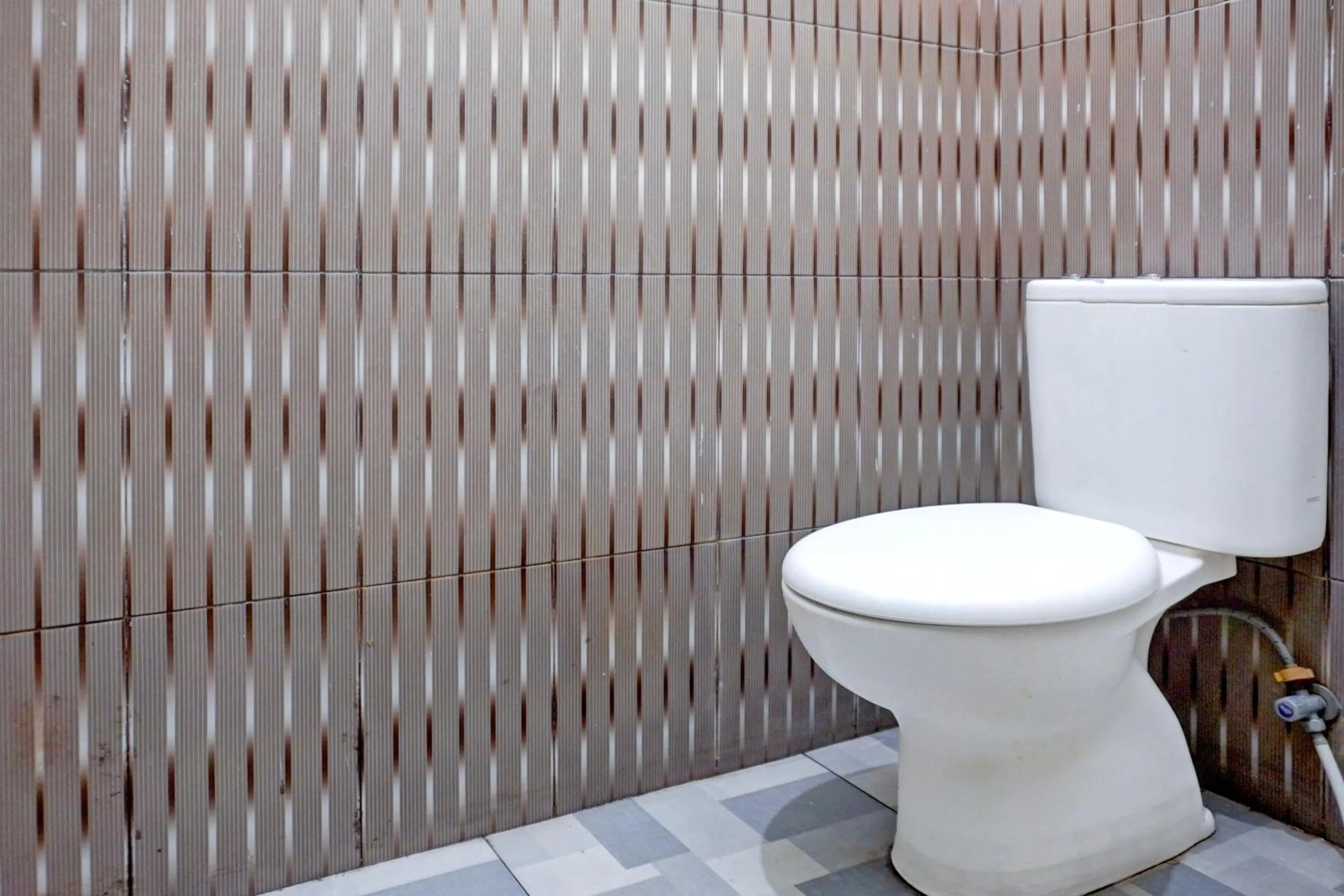 Bathroom in Hotel O Stasiun Cirebon Kejaksan Near Alun Alun Cirebon Formerly Family Homestay