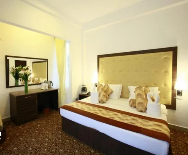 Bed in The Queensburry City Hotel