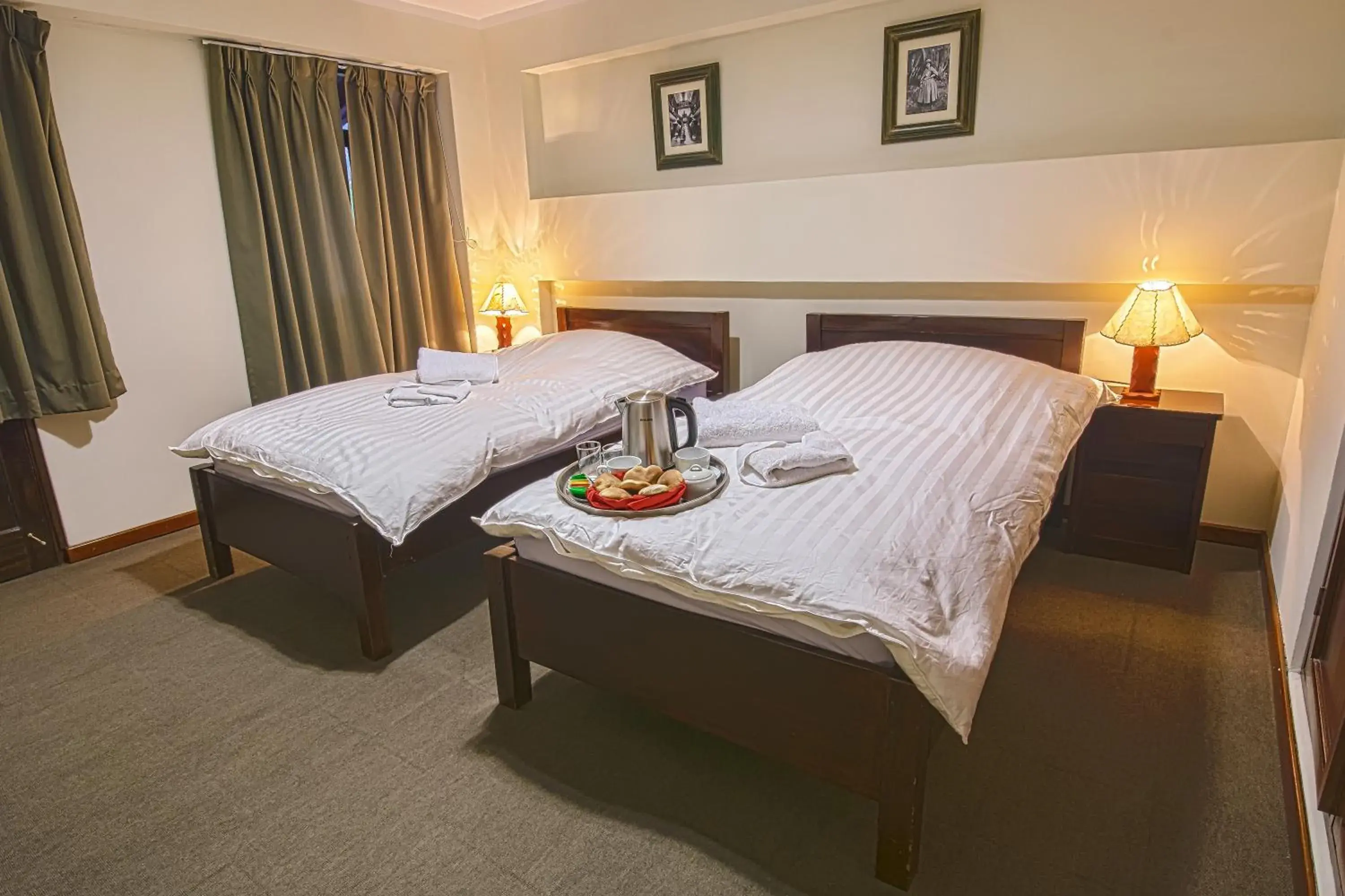 Twin Room - single occupancy in Hotel Santa Cruz Twin Room - single occupancy in Hotel Santa Cruz