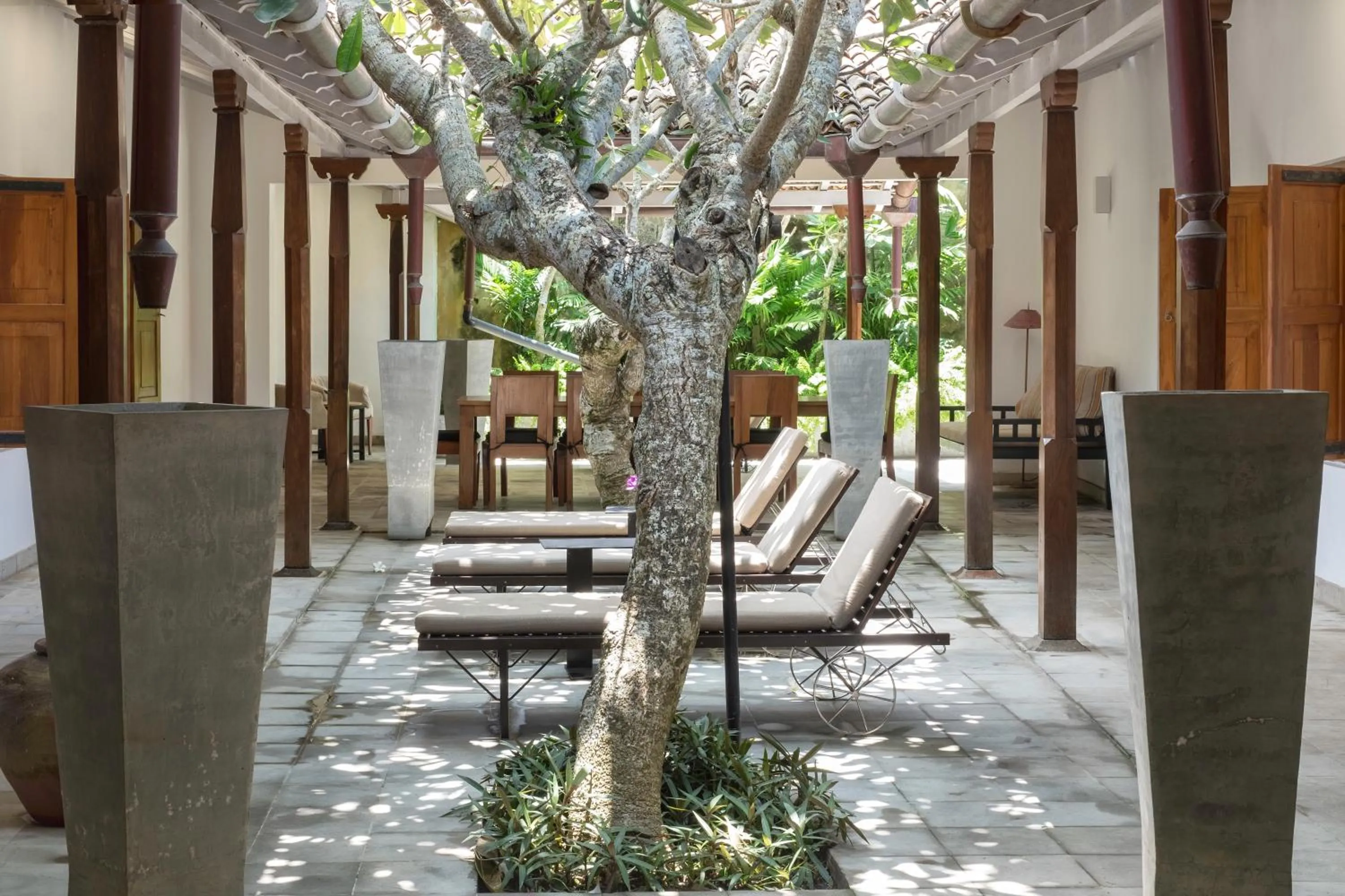 Inner courtyard view in The Fort Printers