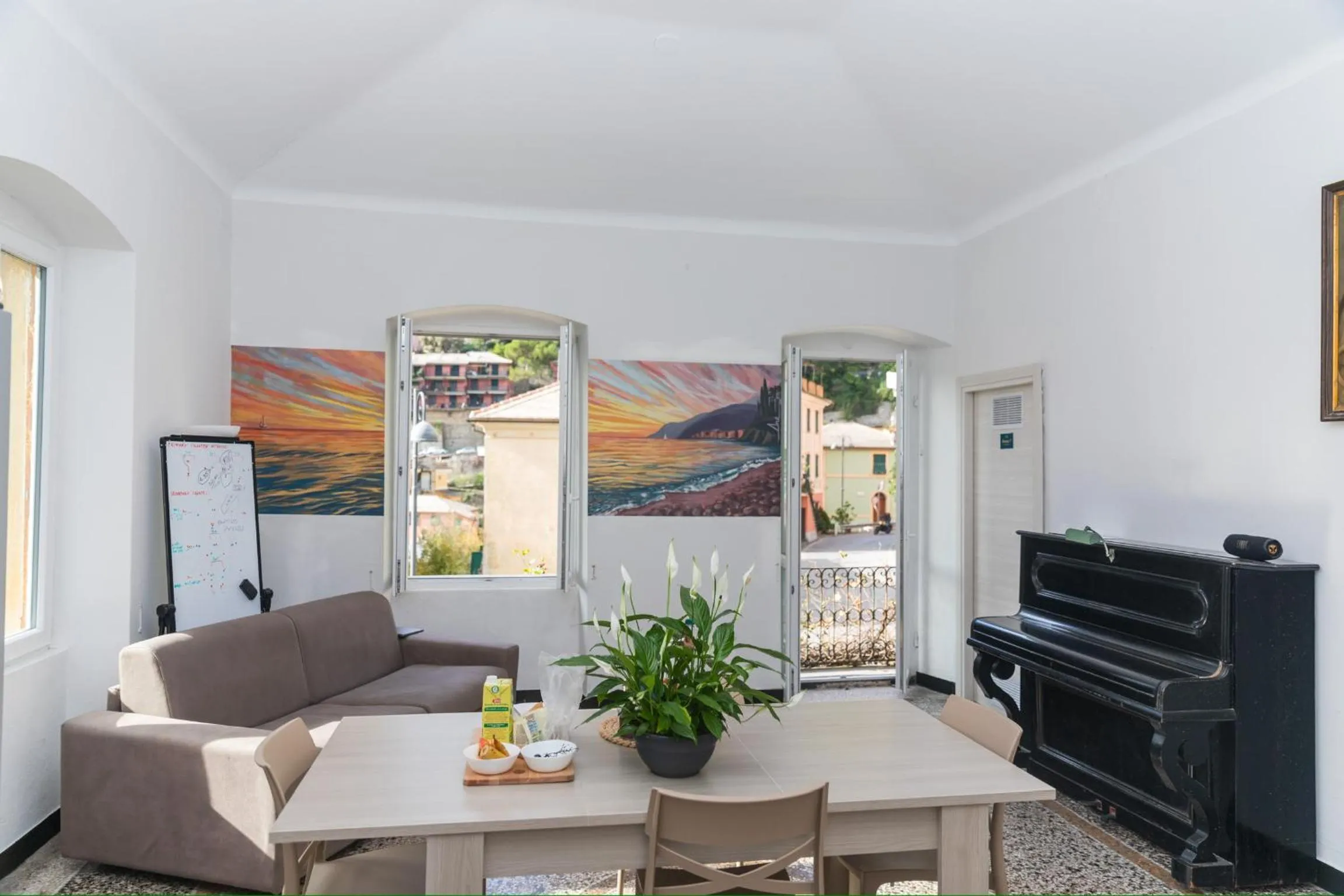 Living room in Hostel Bosmi Bed&Language Liguria