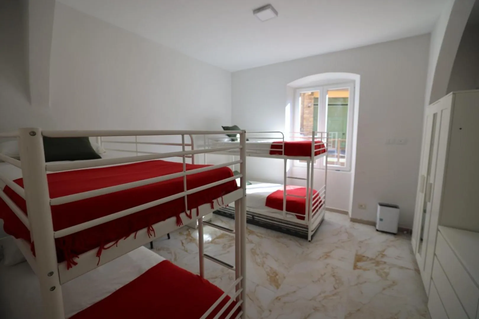 Photo of the whole room, Bed in Hostel Bosmi Bed&Language Liguria