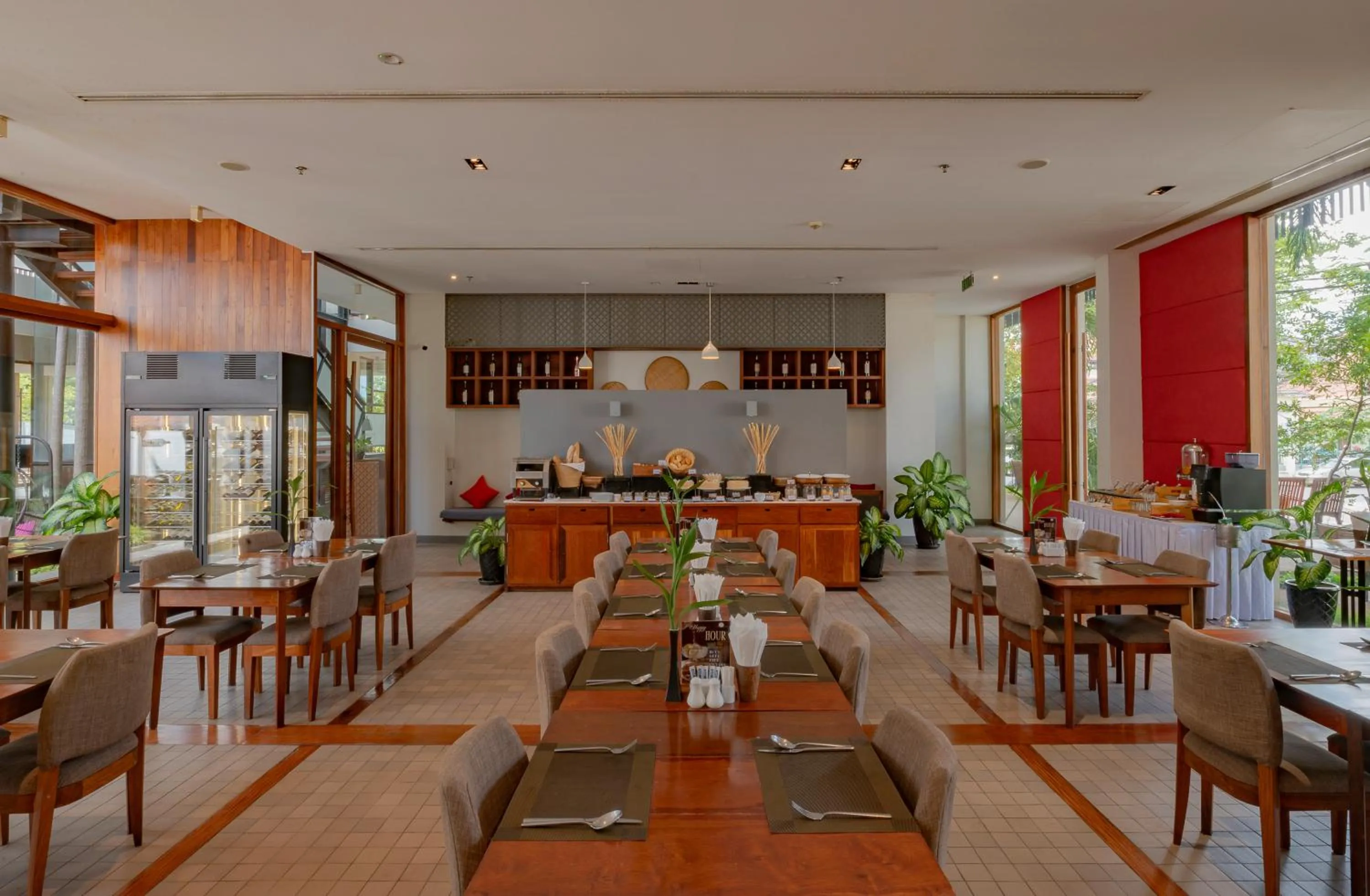 Restaurant/places to eat in Somadevi Residence