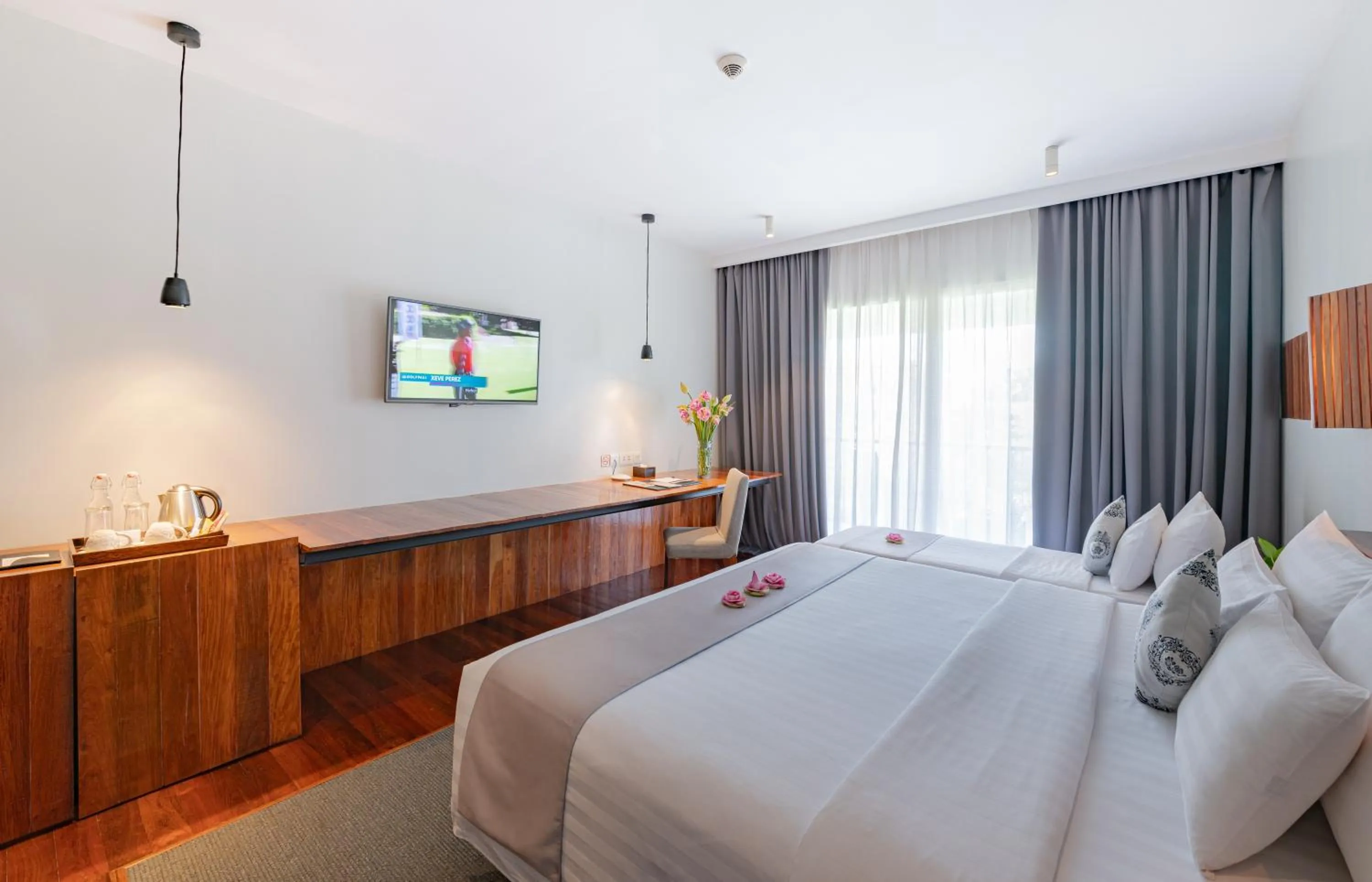 Bed in Somadevi Residence