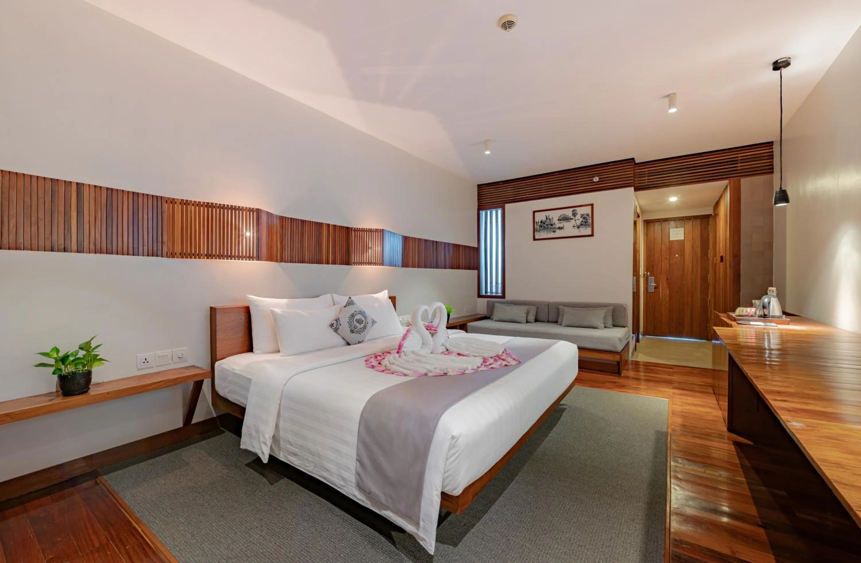 Bed in Somadevi Residence