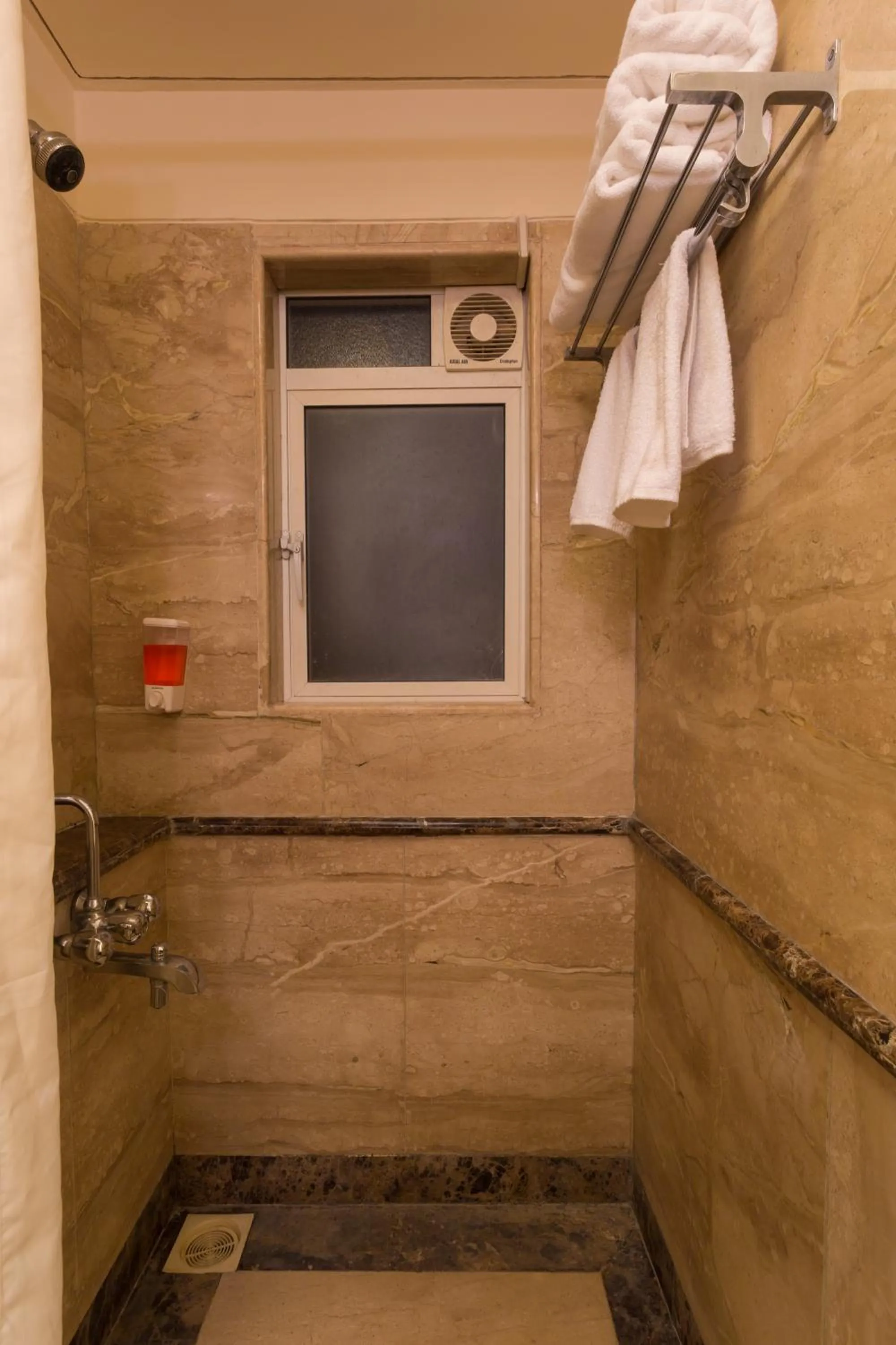 Bathroom in Ginger Thane