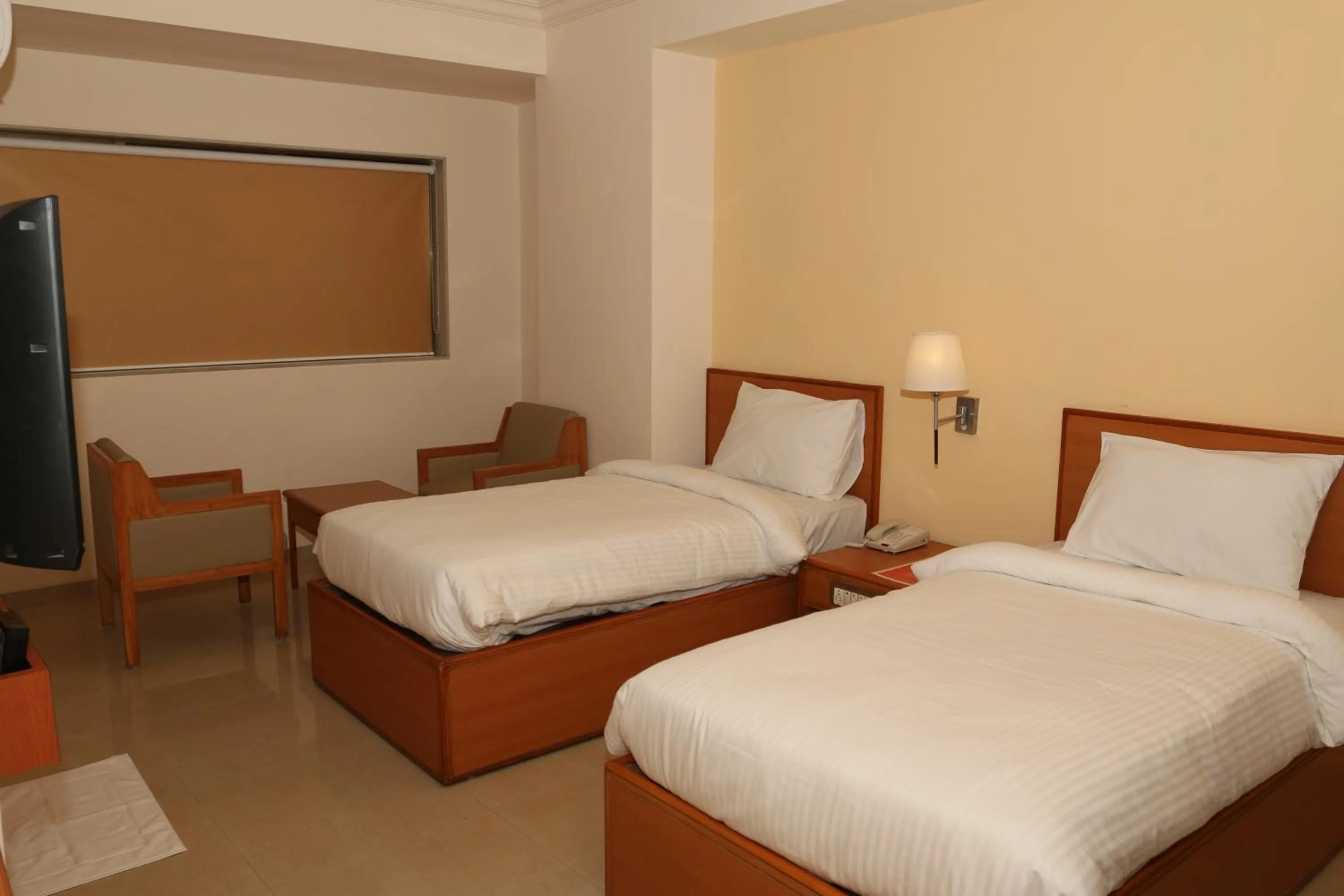 Bedroom, Bed in Ginger Thane