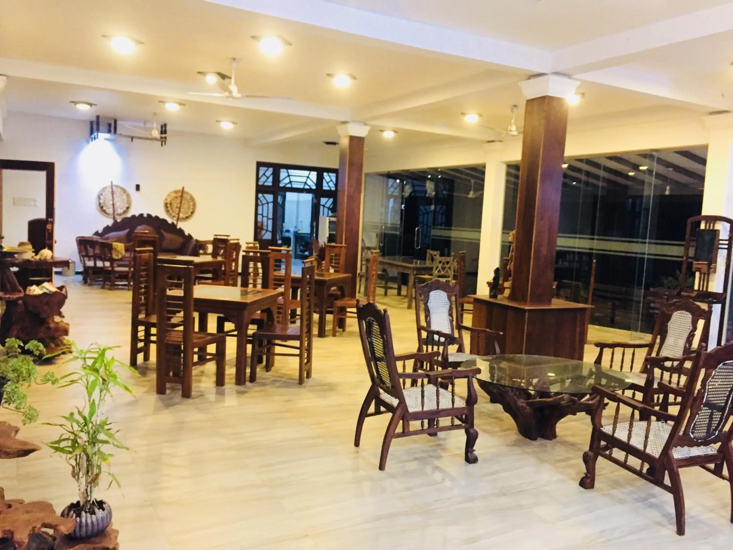 Restaurant/places to eat in Saman Resort Yala