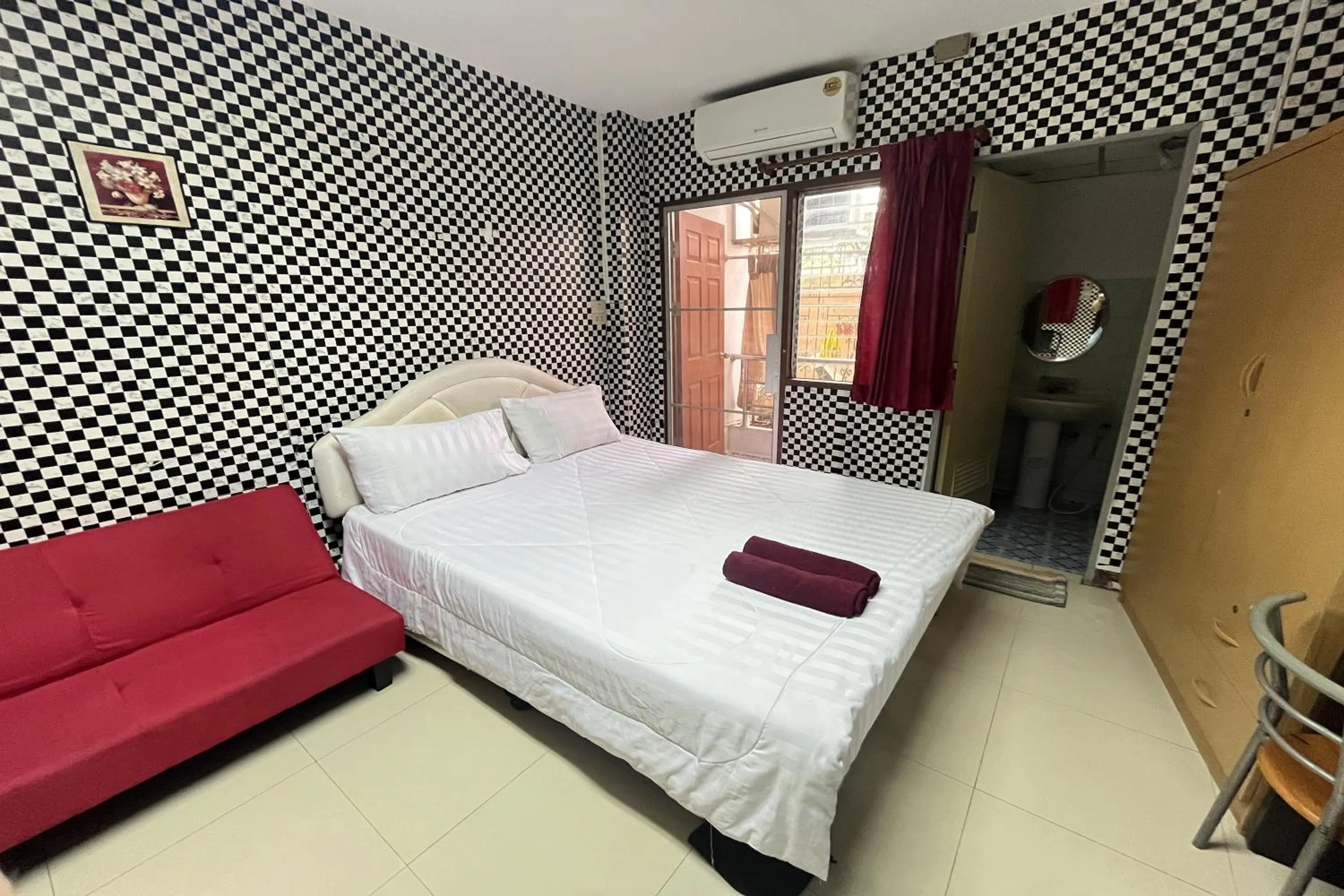 Photo of the whole room, Bed in Green Place 107