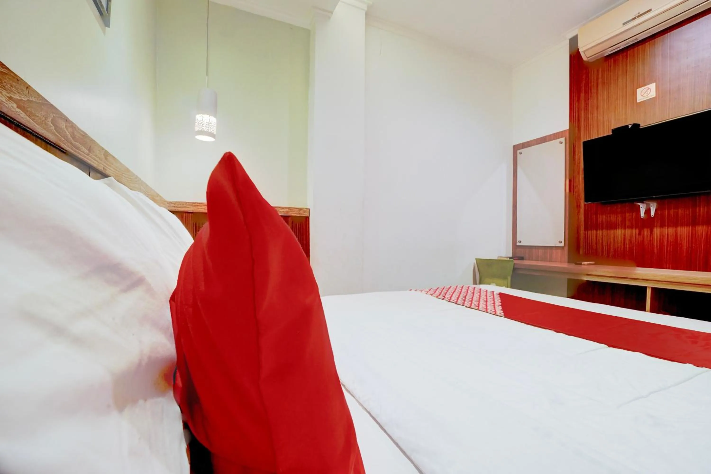 Bedroom in Hotel O Chinatown Near Ampel Formerly Hotel Novera