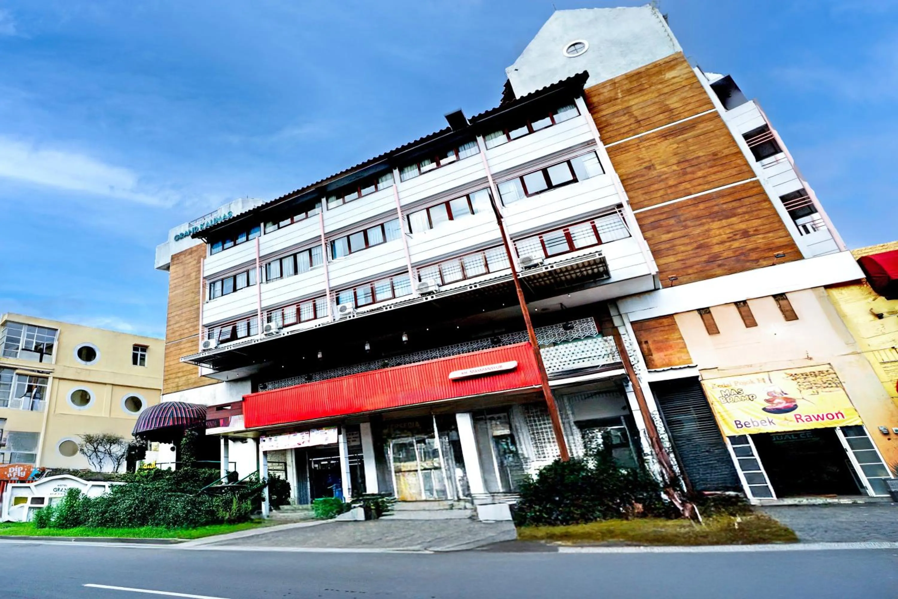 Facade/entrance in Hotel O Chinatown Near Ampel Formerly Hotel Novera