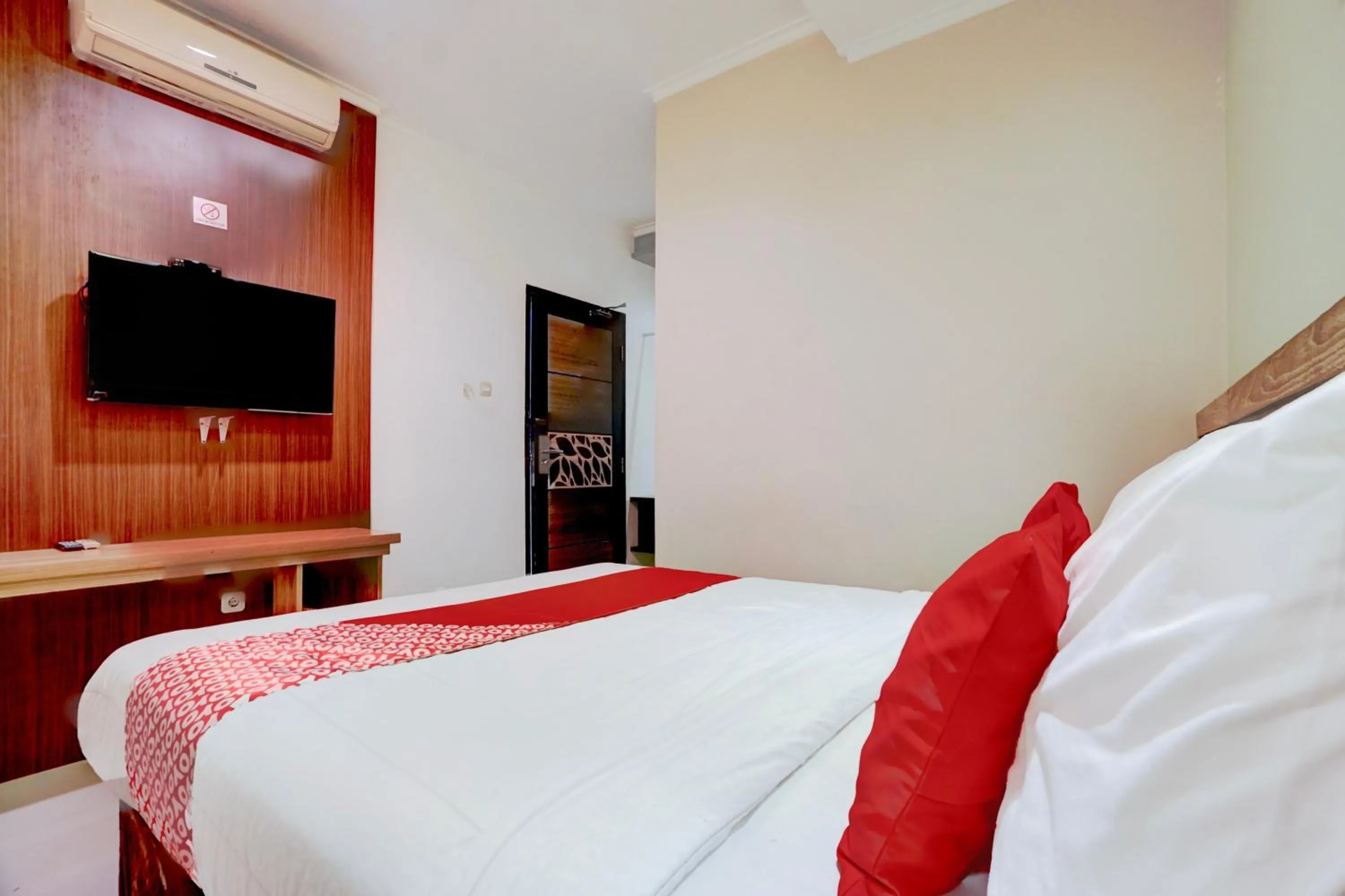 Bedroom in Hotel O Chinatown Near Ampel Formerly Hotel Novera