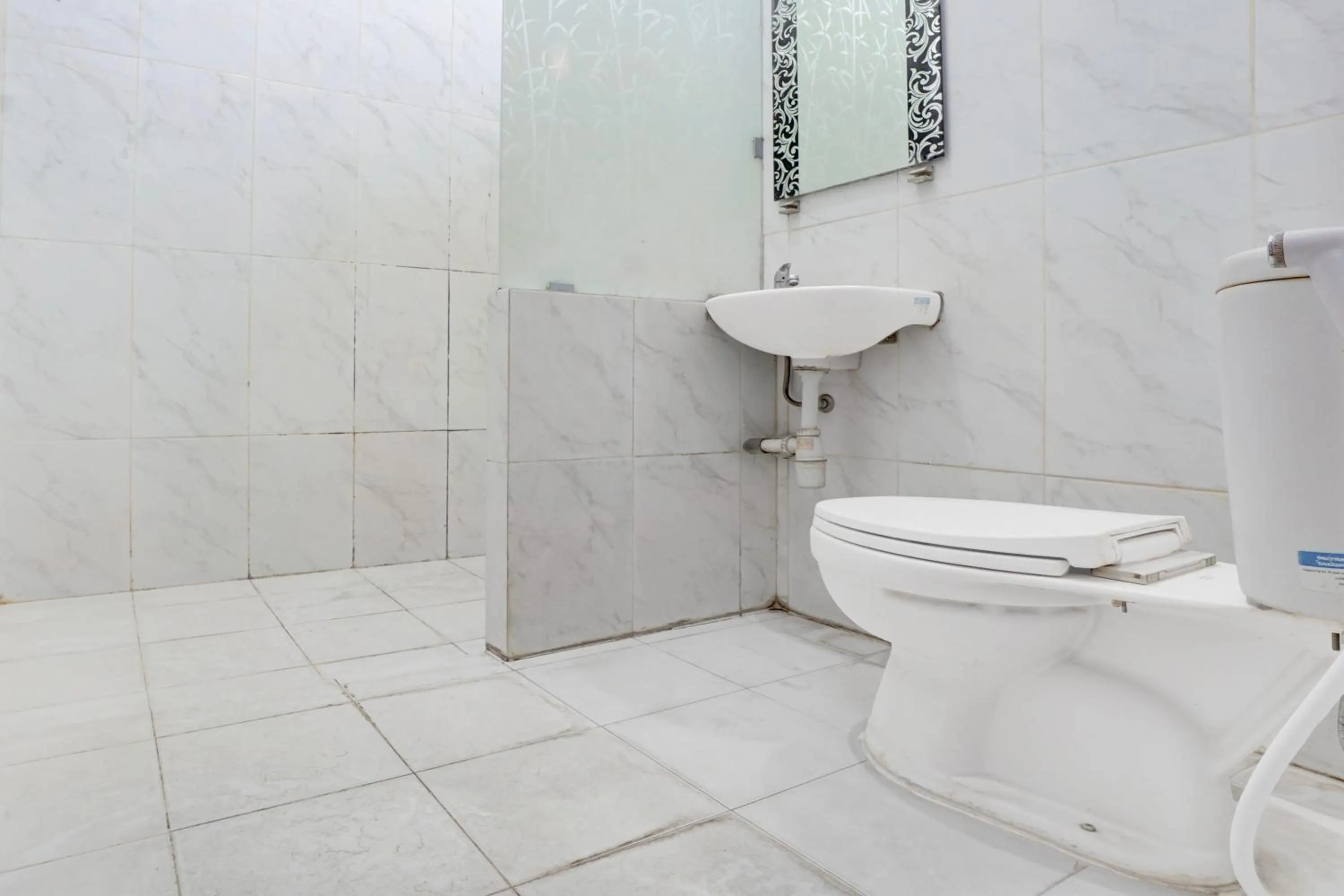 Bathroom in Hotel O Chinatown Near Ampel Formerly Hotel Novera