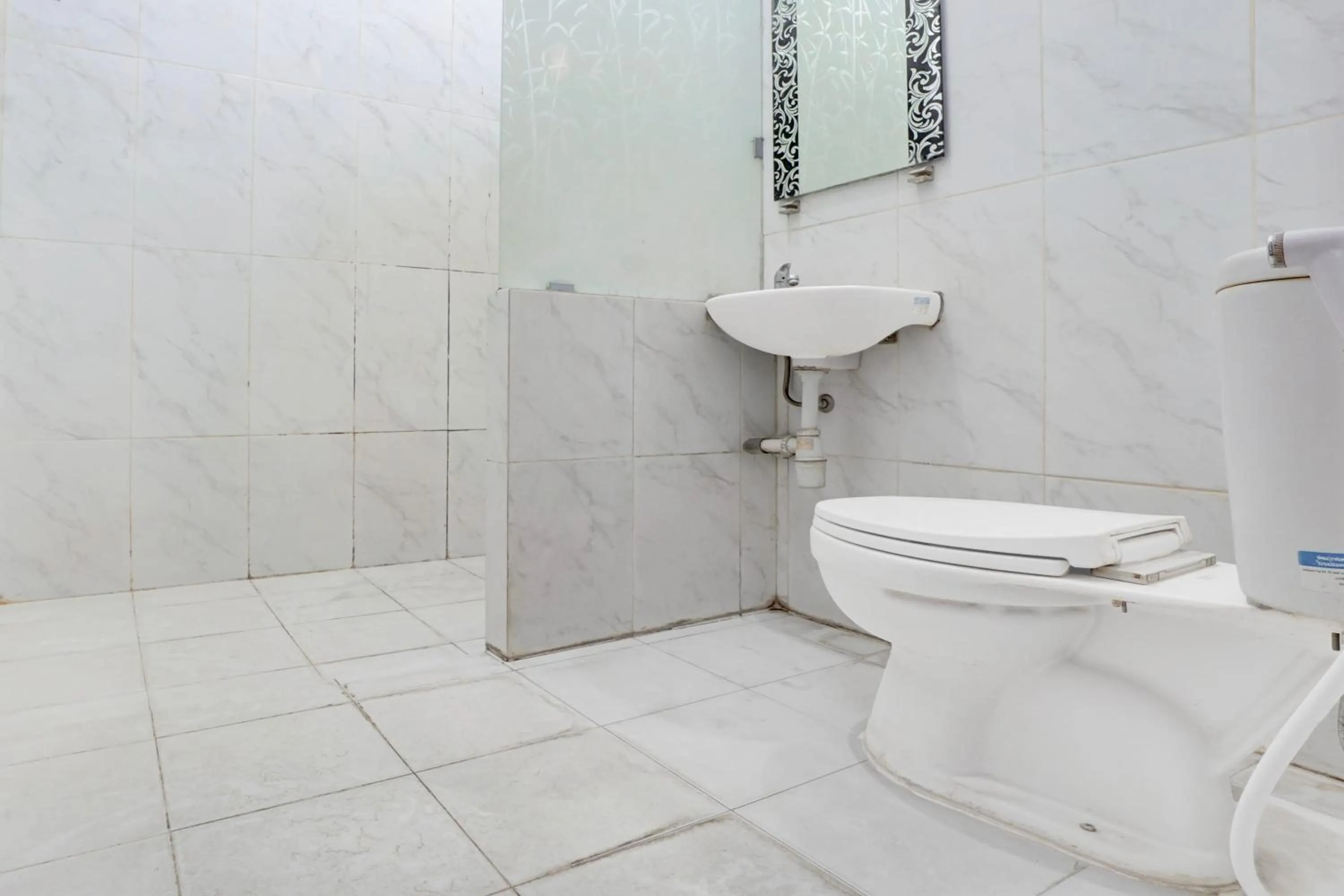 Bathroom in Hotel O Chinatown Near Ampel Formerly Hotel Novera