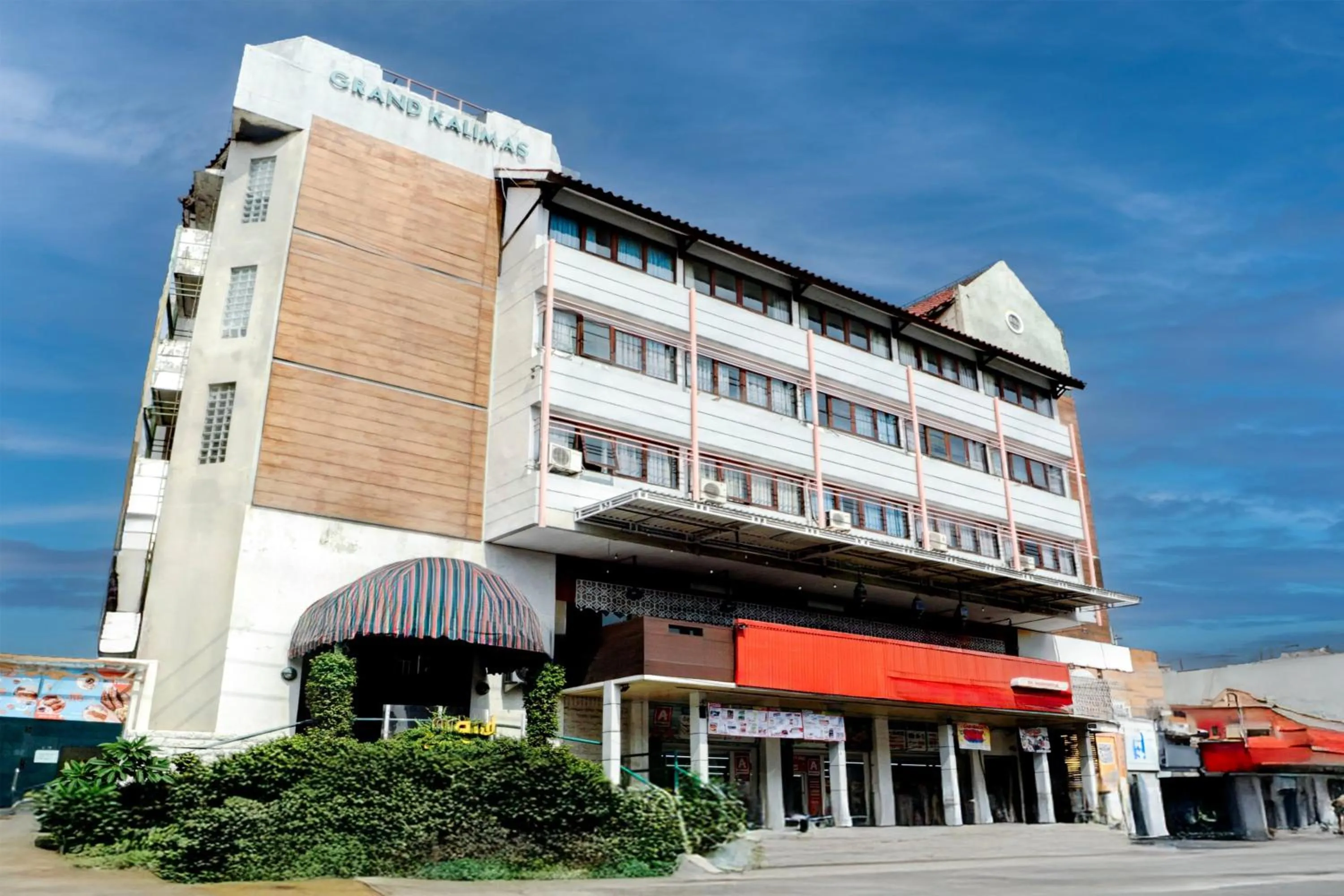 Facade/entrance in Hotel O Chinatown Near Ampel Formerly Hotel Novera