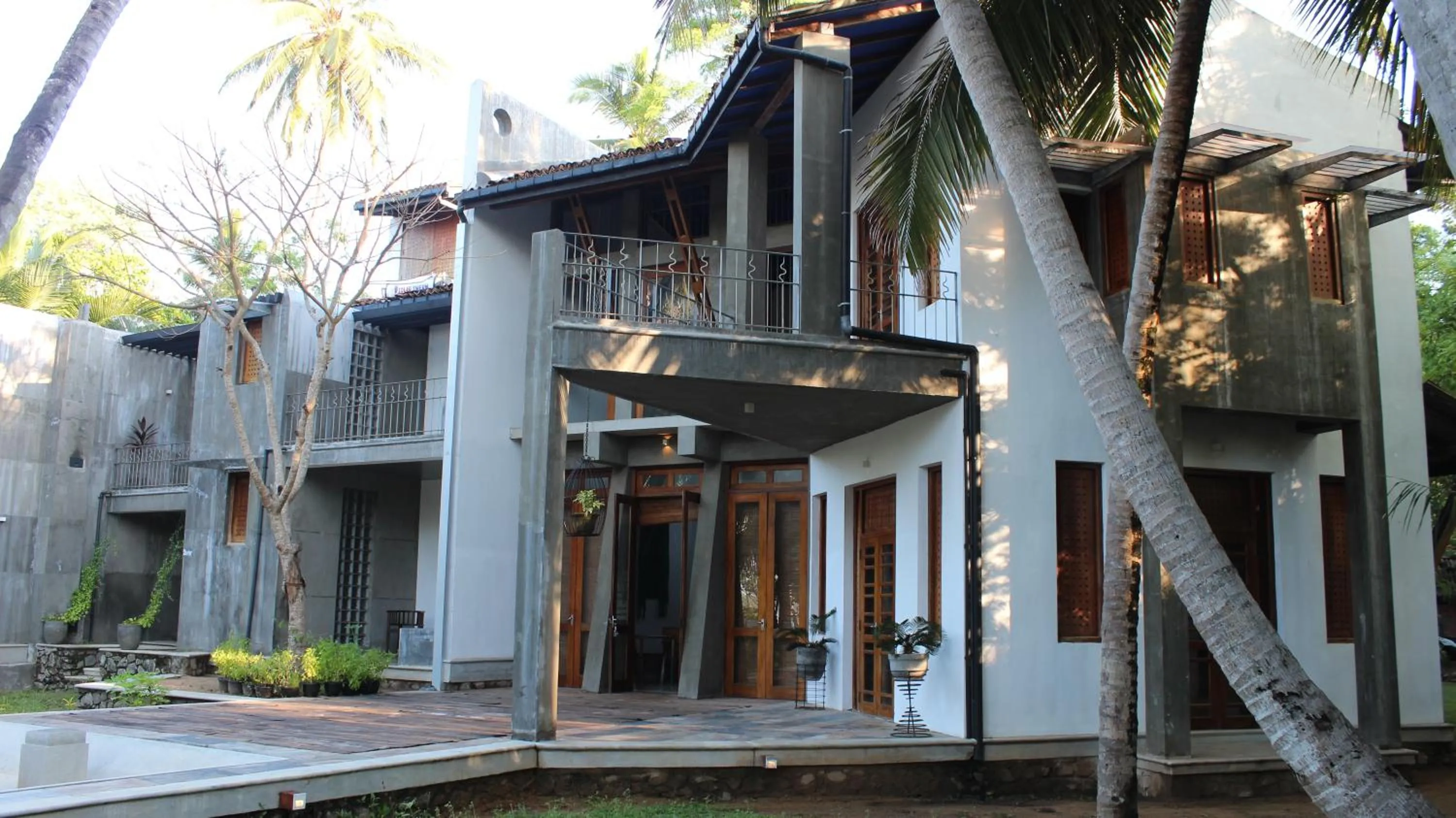 Facade/entrance in Isana Beach House