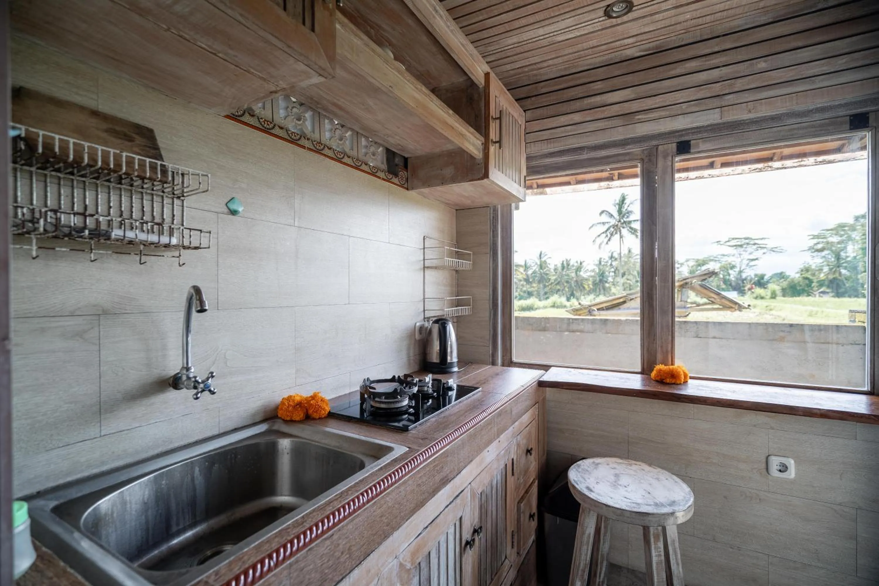 Kitchen or kitchenette in Uma Caming Villa Ubud