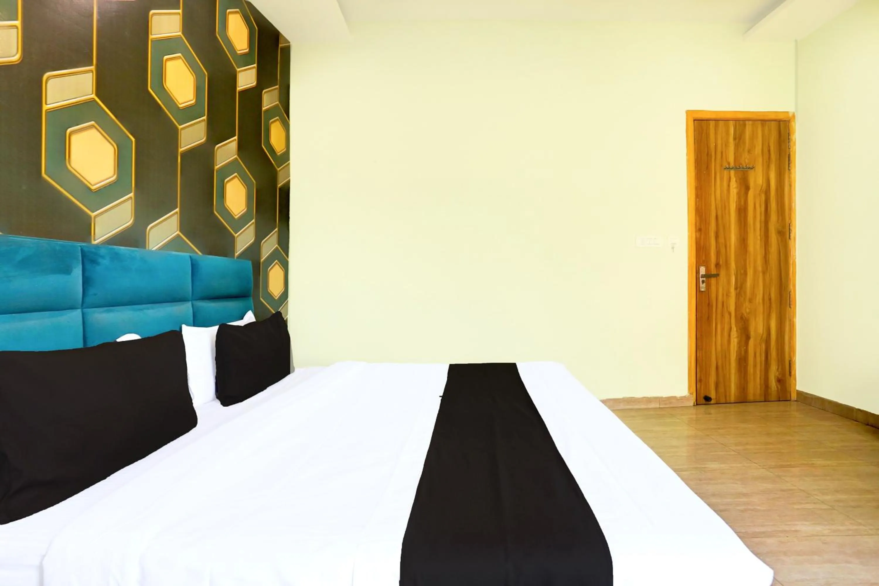 Bedroom, Bed in OYO Hotel O Alpine Inn