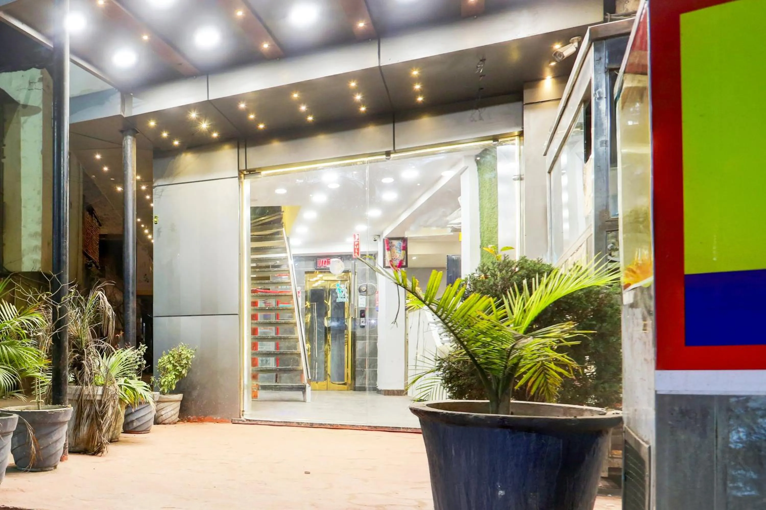 Facade/entrance in OYO Hotel O Alpine Inn