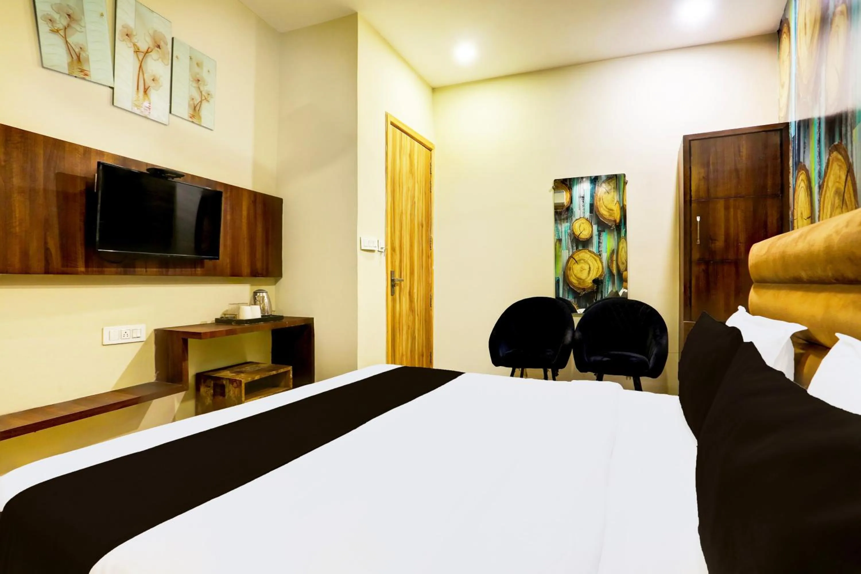 Bedroom, Bed in OYO Hotel O Alpine Inn