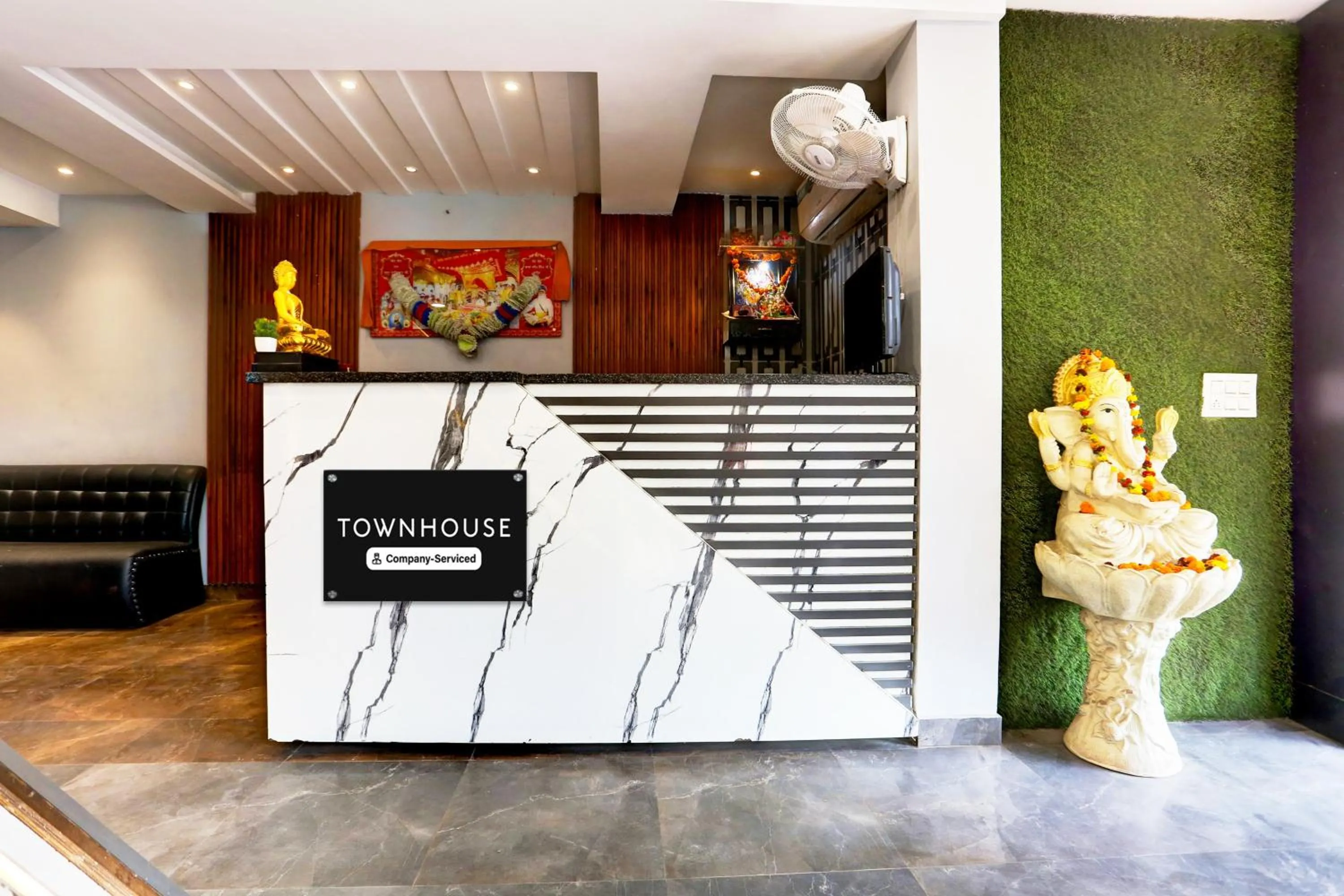 Lobby or reception in OYO Hotel O Alpine Inn