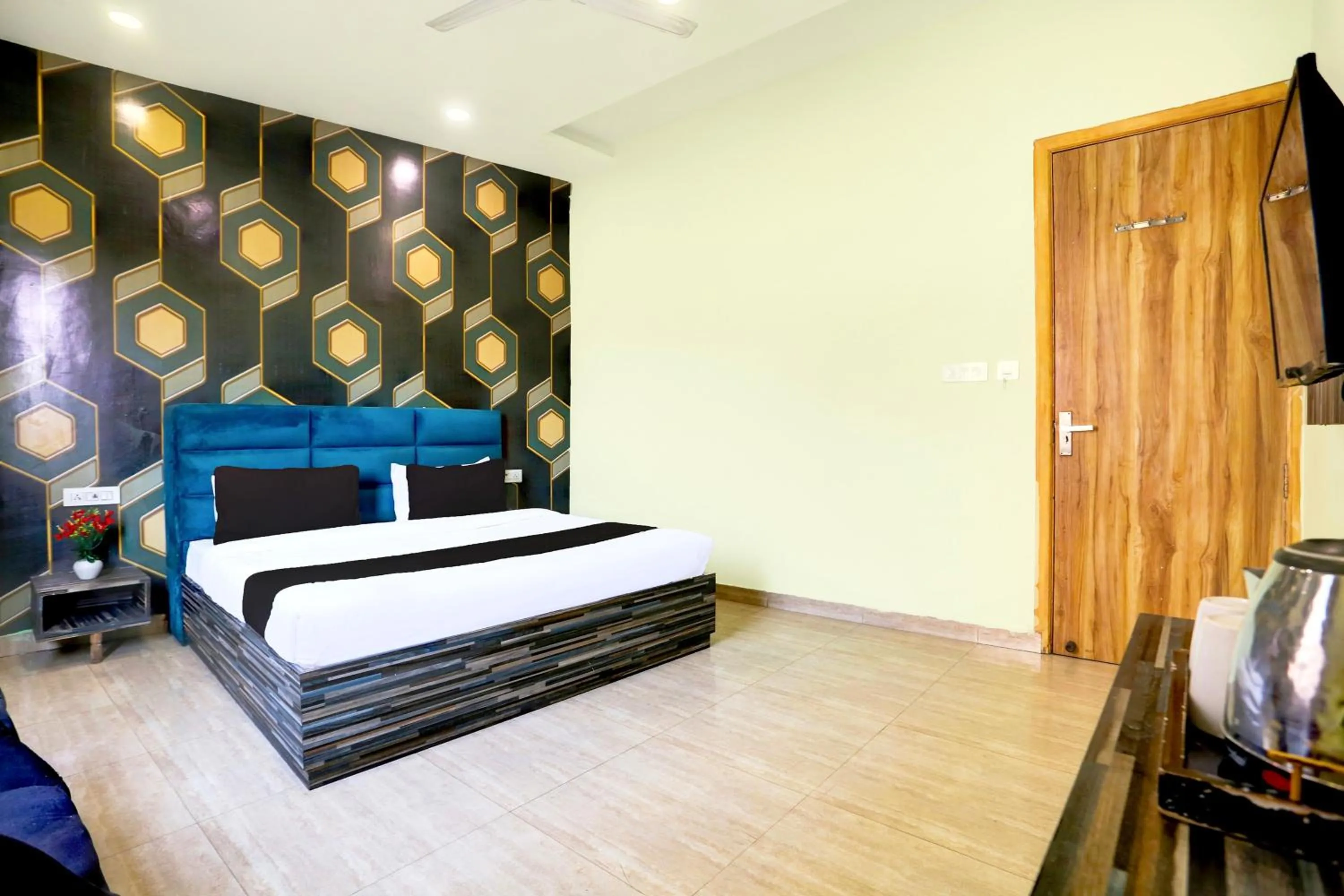 Bedroom, Bed in OYO Hotel O Alpine Inn