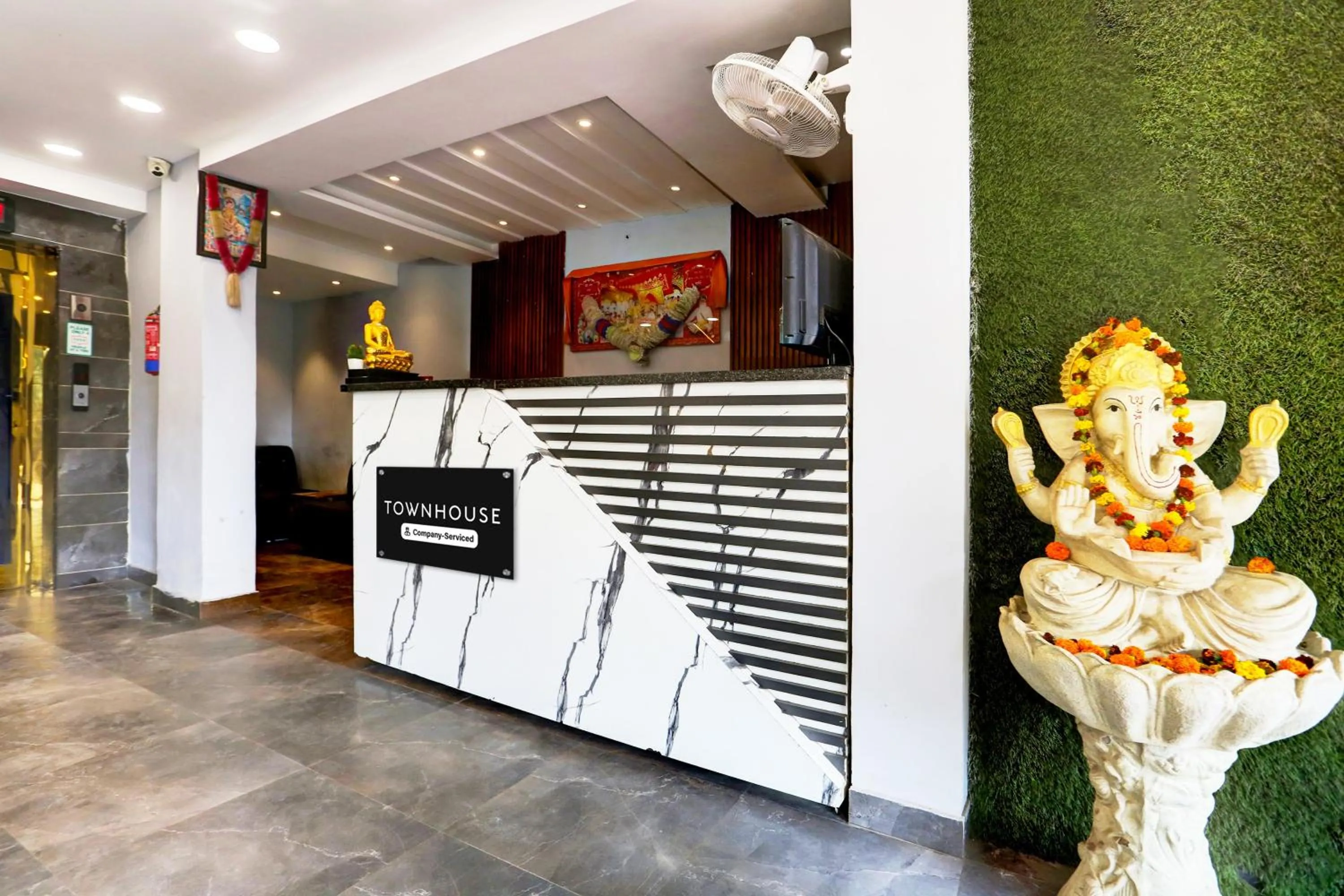 Lobby or reception in OYO Hotel O Alpine Inn