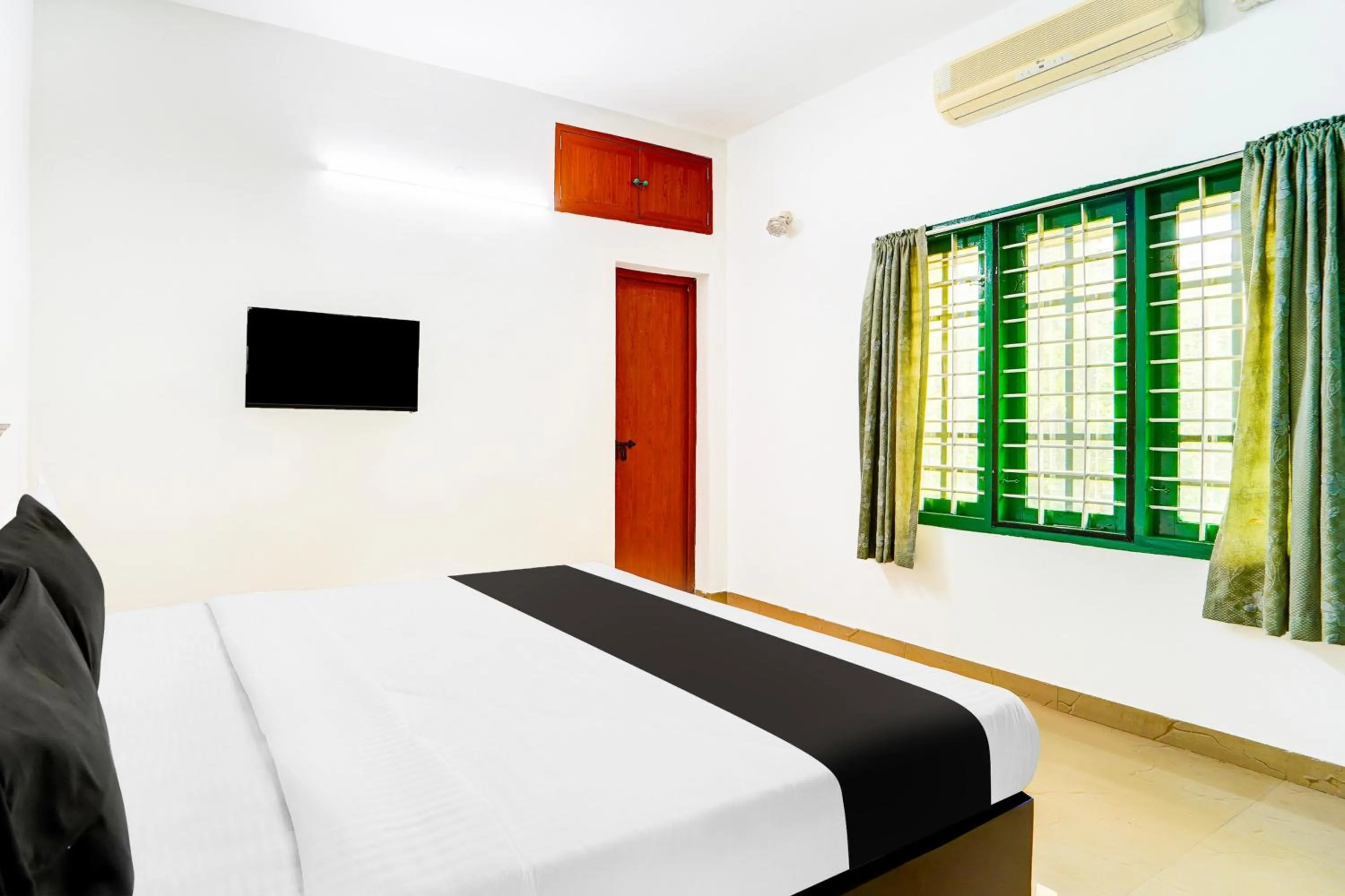 Bedroom, Bed in Super Hotel O Vennala Near Palarivattom