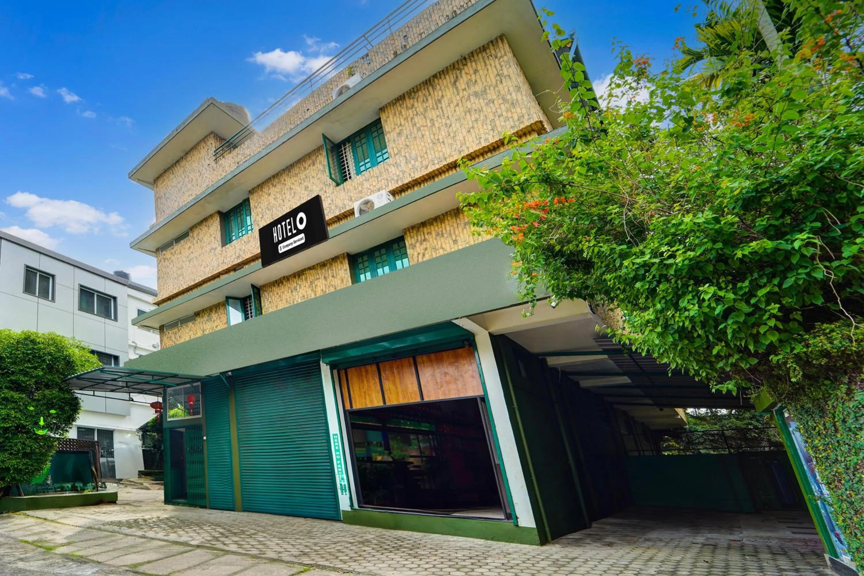 Facade/entrance in Super Hotel O Vennala Near Palarivattom