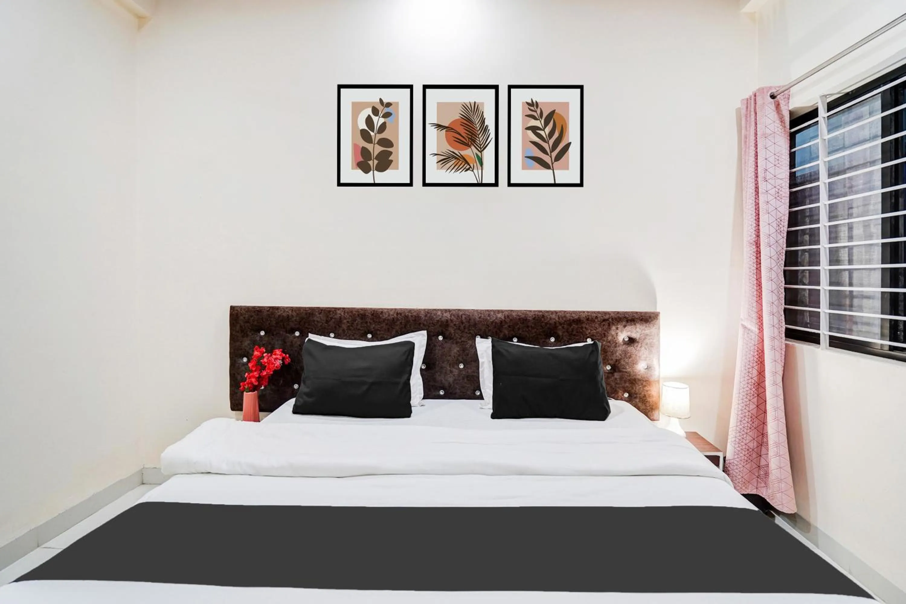 Bedroom, Bed in Hotel O Convention Centre Indore Formerly Madhur Shree