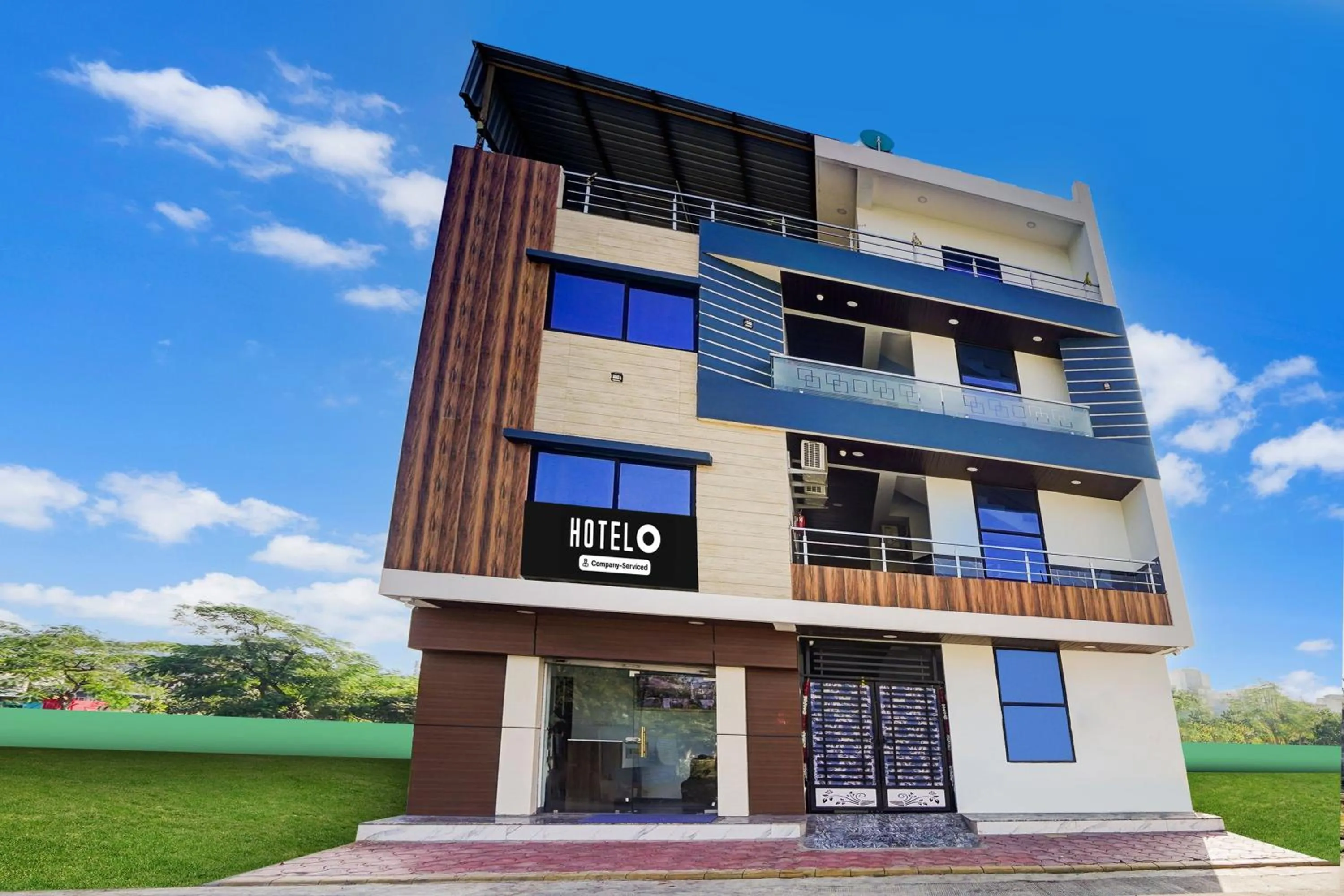 Facade/entrance in Hotel O Convention Centre Indore Formerly Madhur Shree