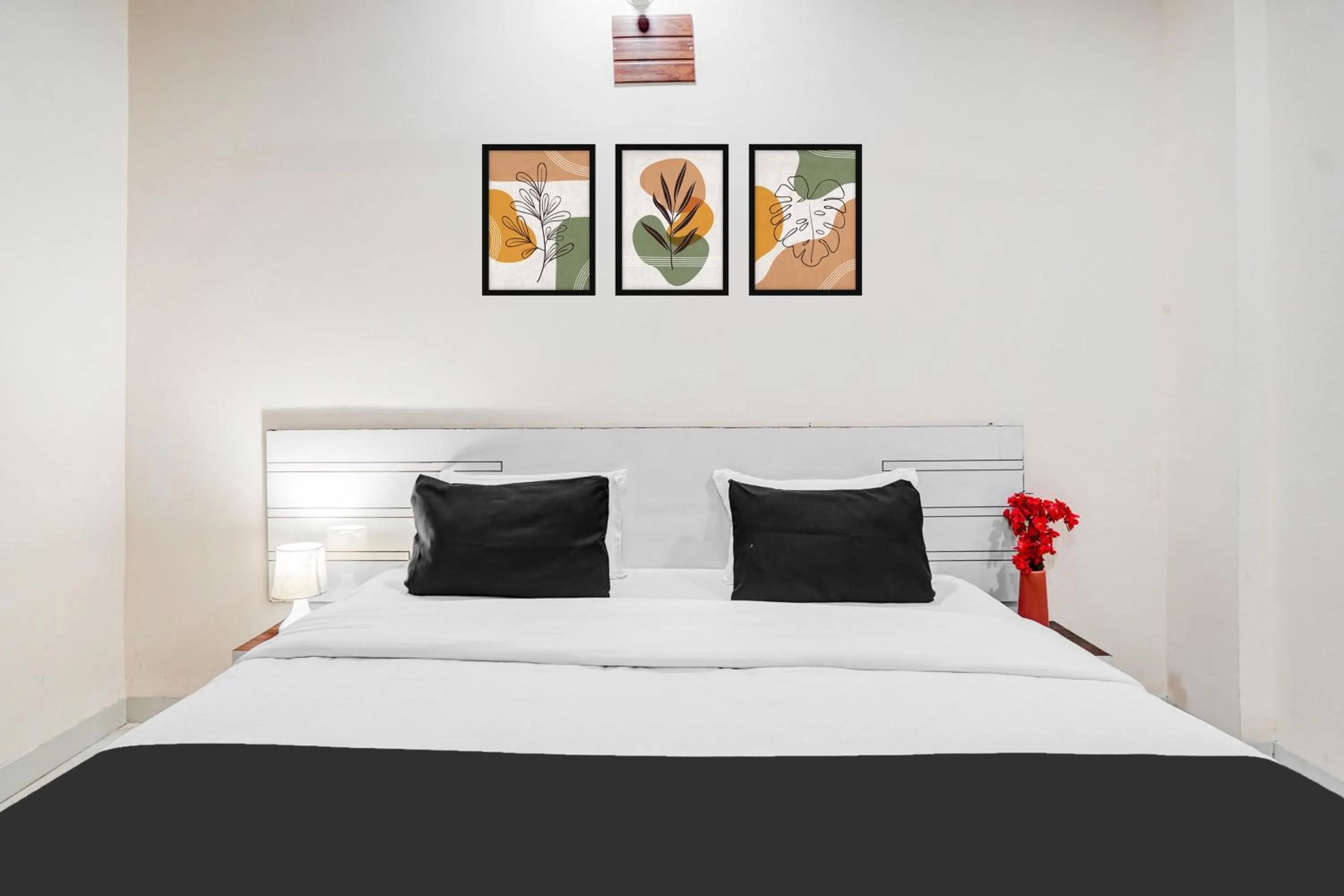 Bedroom, Bed in Hotel O Convention Centre Indore Formerly Madhur Shree